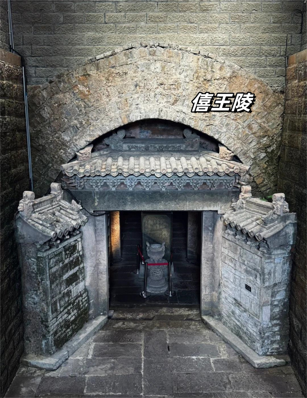 先跟大家说下路线哈,坐成都地铁四号线能到明蜀王陵地铁站,不过下了