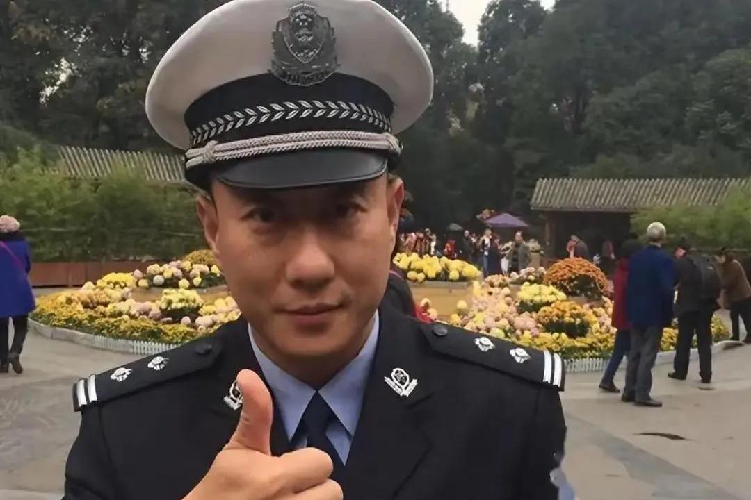 因《谭谈交通》走红的交警谭乔近期再度成为热门话题