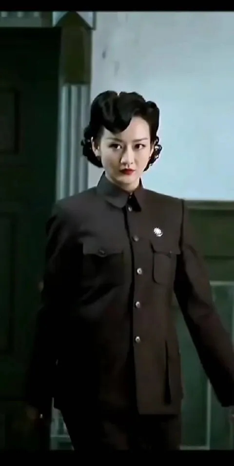 杨幂和王鸥,两位出色的女演员,在扮演女特务时却展现出了不同的魅力.