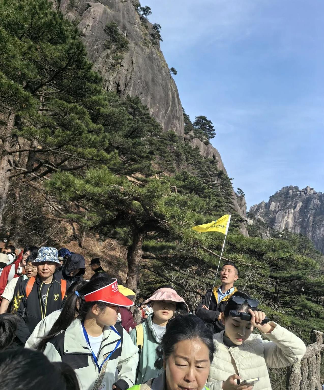 这趟黄山之旅,简直让我怀疑人生.节假日爬黄山?