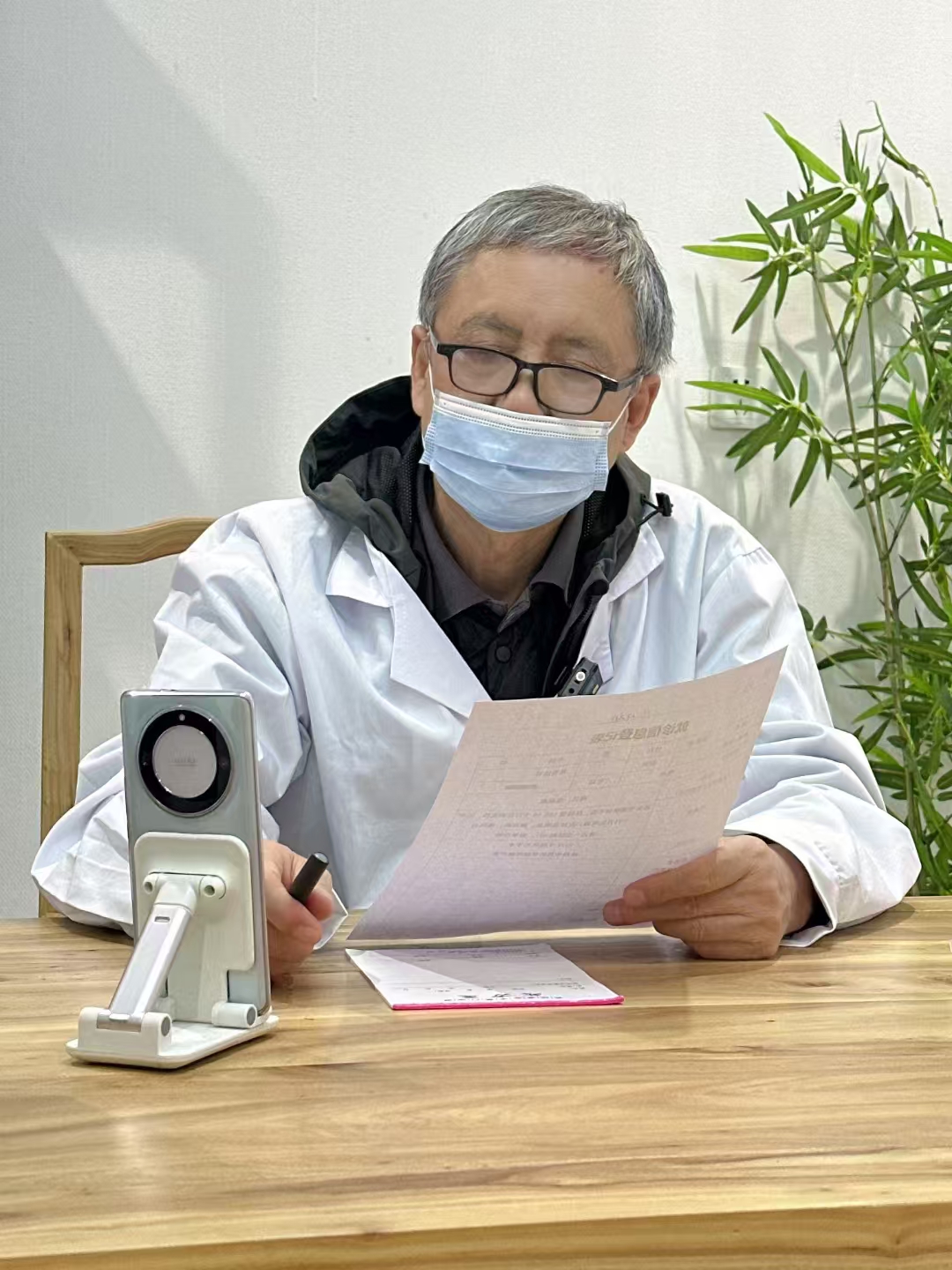 身为医者我深知治病救人是天职但医术精湛只是基础医德才是我们