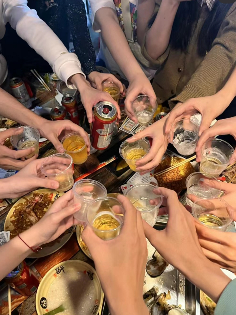 高中同学聚会,是一场时光的盛宴,一个难忘的回忆.