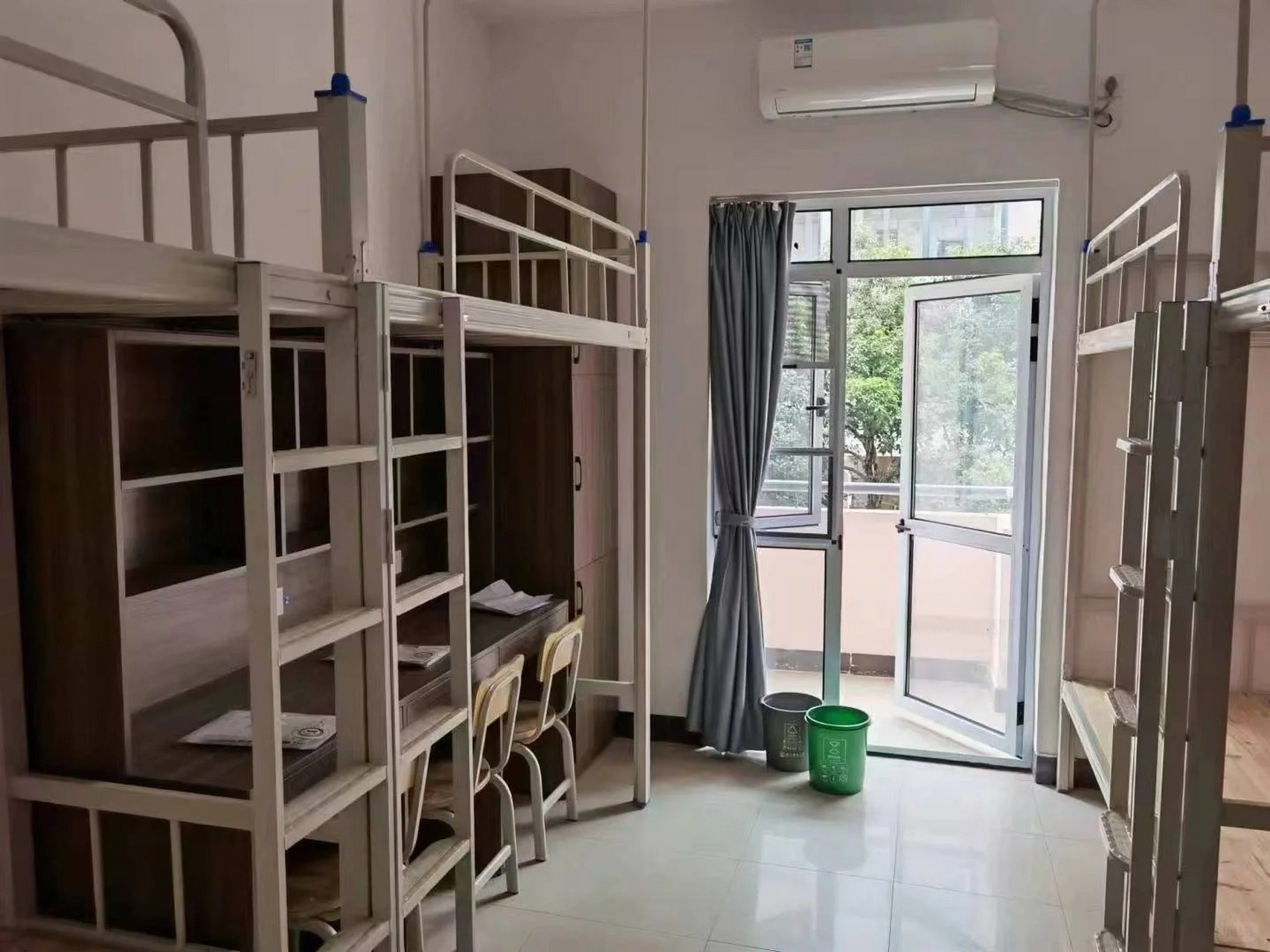 图一:上床下桌四人寝:东湖校区c区,东湖校区b区大部分,衣锦联建公寓e4