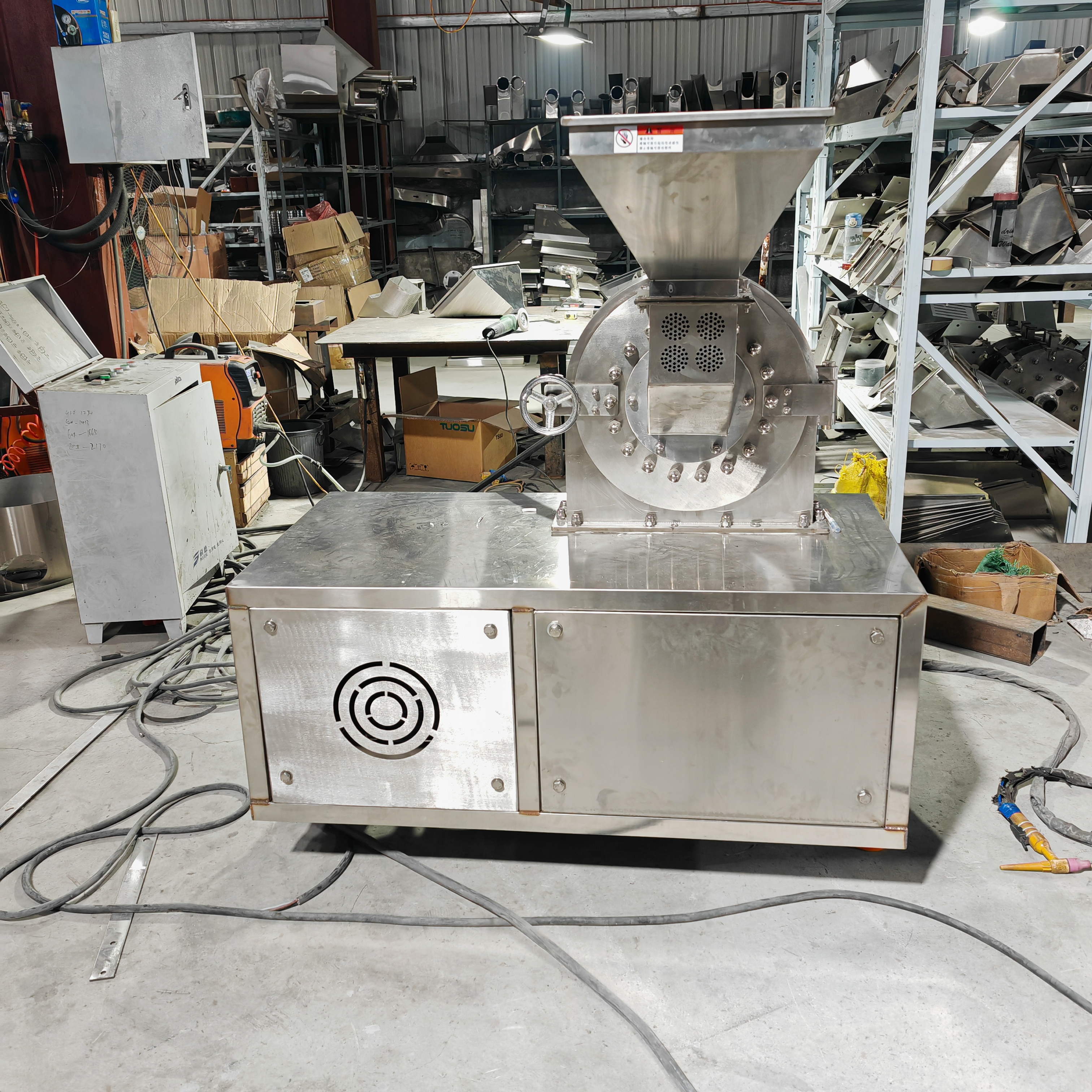 片状化工原料粉碎机,#中草药磨粉机,#结块净水剂粉碎机,#结块絮凝剂