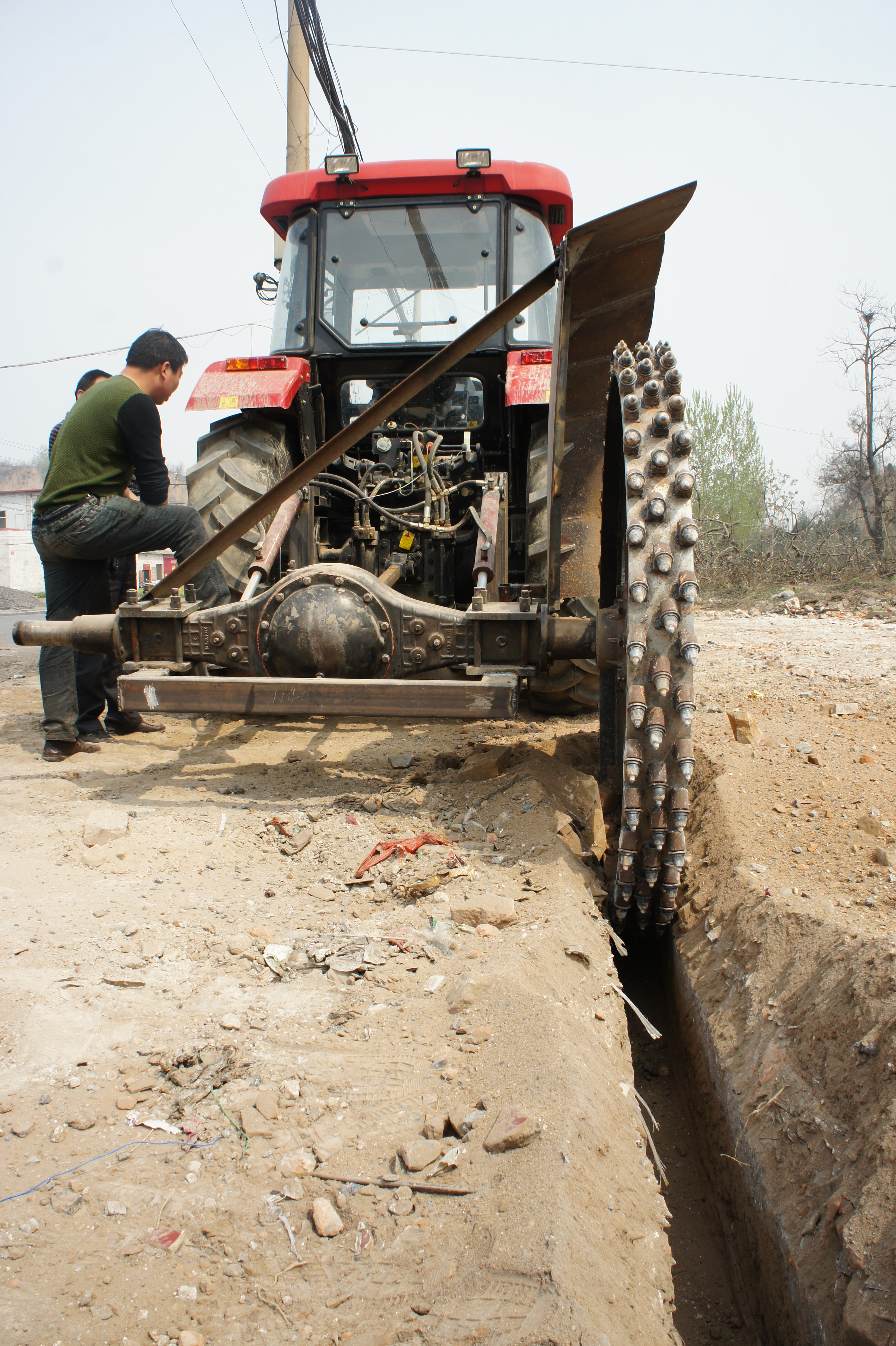 工程管道开沟机# 可用于大型路岩石电缆铺设挖沟,混凝土水泥沥青旅骀