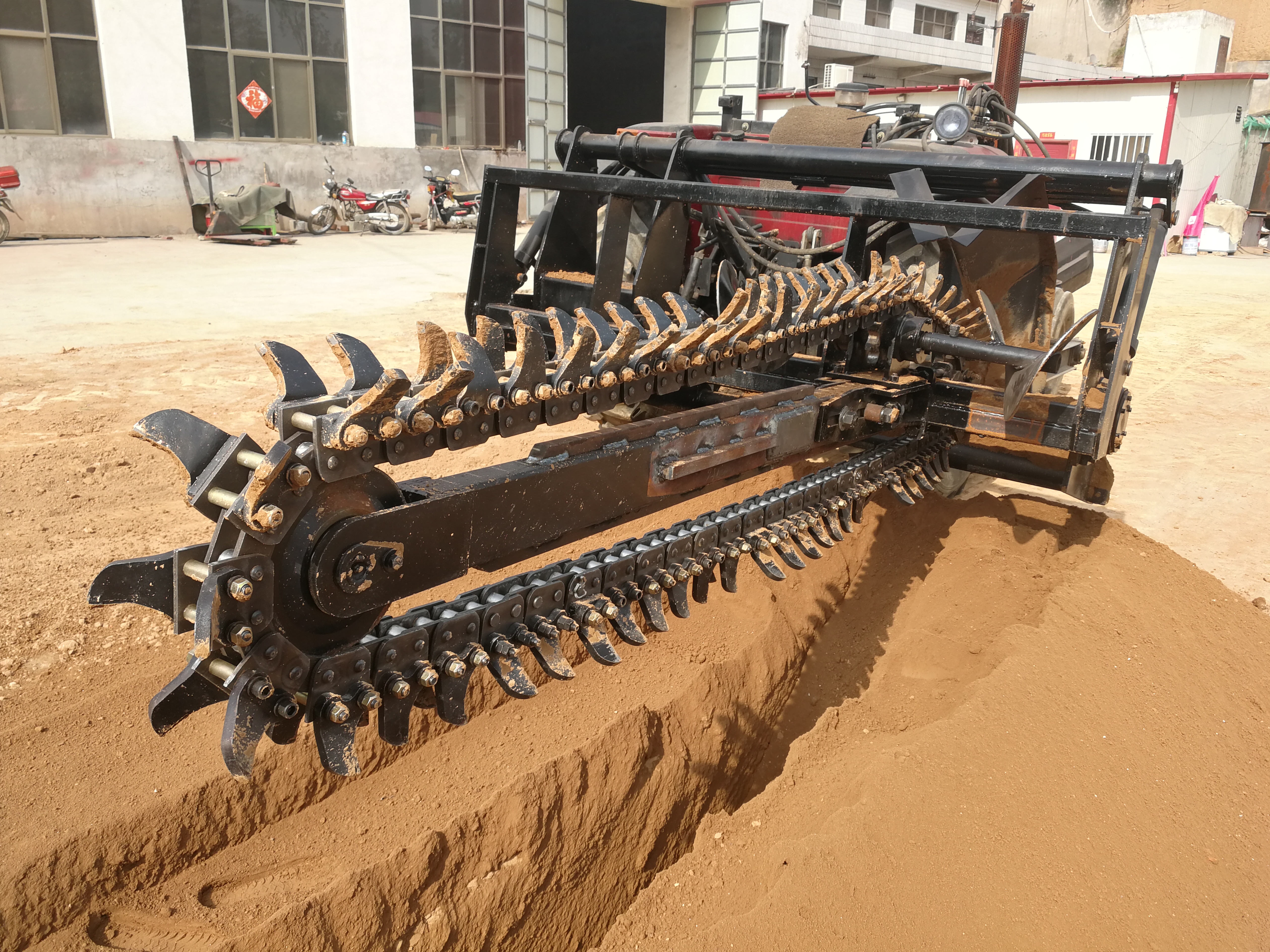 电缆线施工路面开沟机广泛应用于电缆,光缆铺设工程,也适用于农田节水