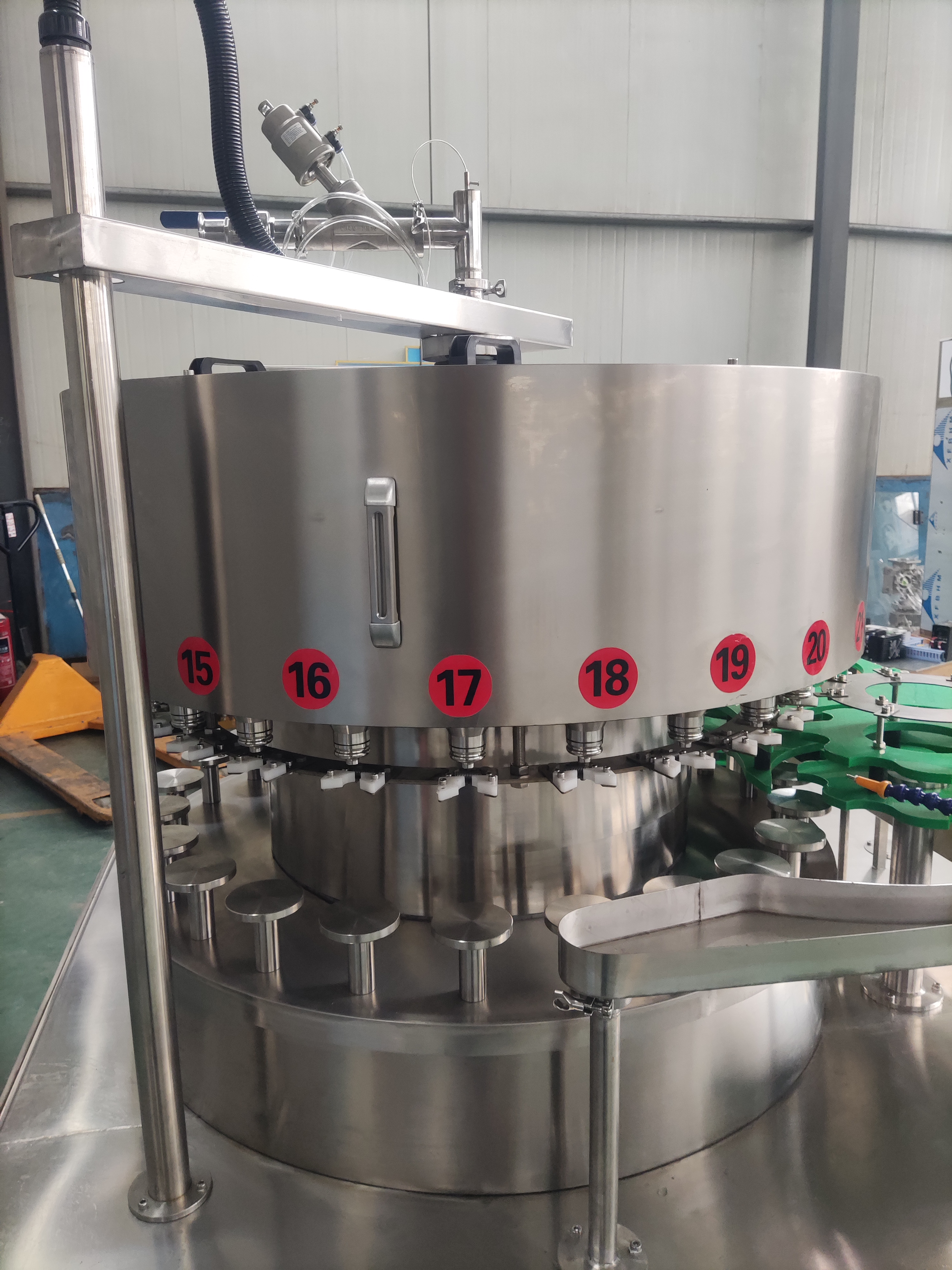 白酒灌装机,现代酿酒核心,融合精密机械,智能控制,高效节能与卫生安全