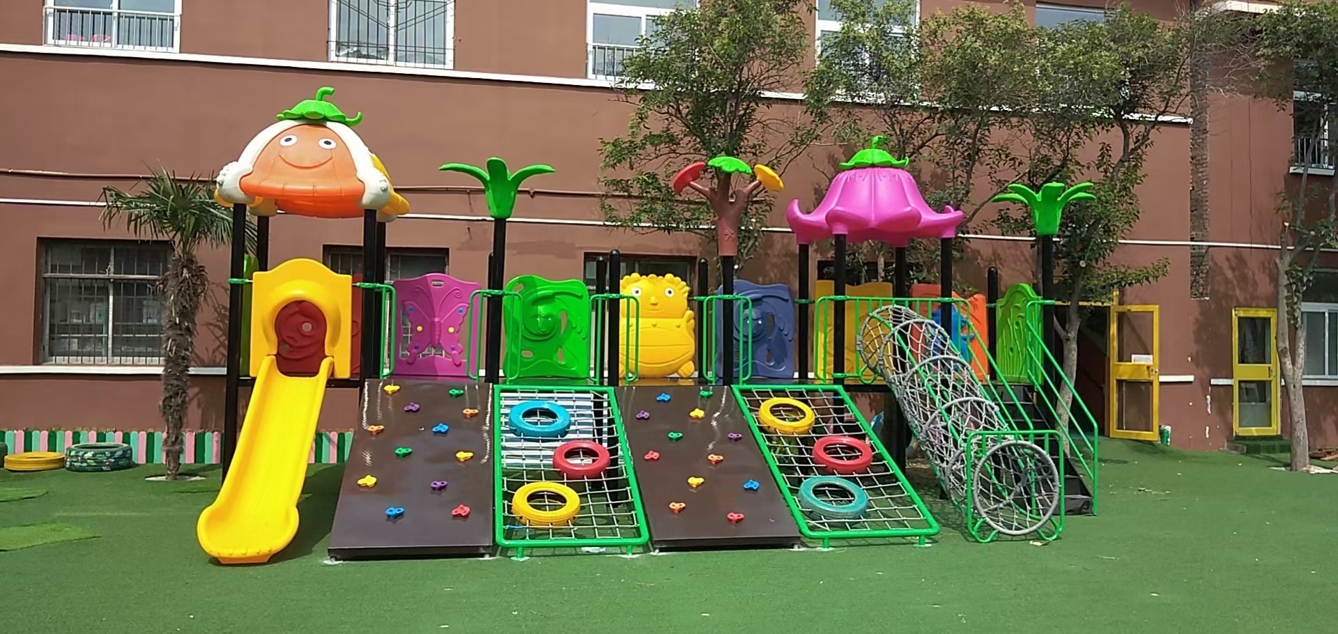 我问怎么了,弟弟说,侄女已经完全适应幼儿园生活了,而我弟媳下班早,不