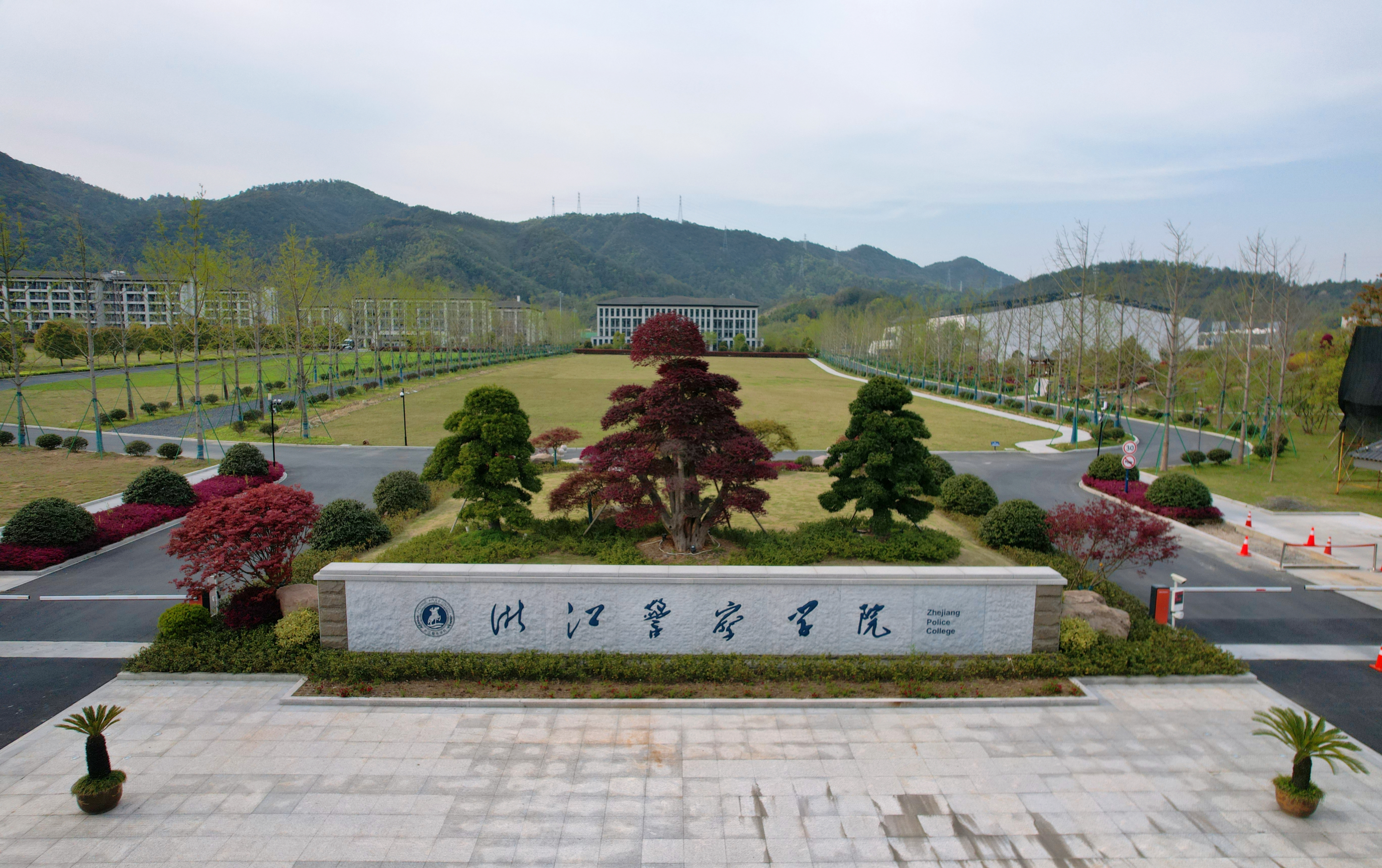这才是人间清醒,浙江一高考女学霸672分被浙江警察学院录取,她自己