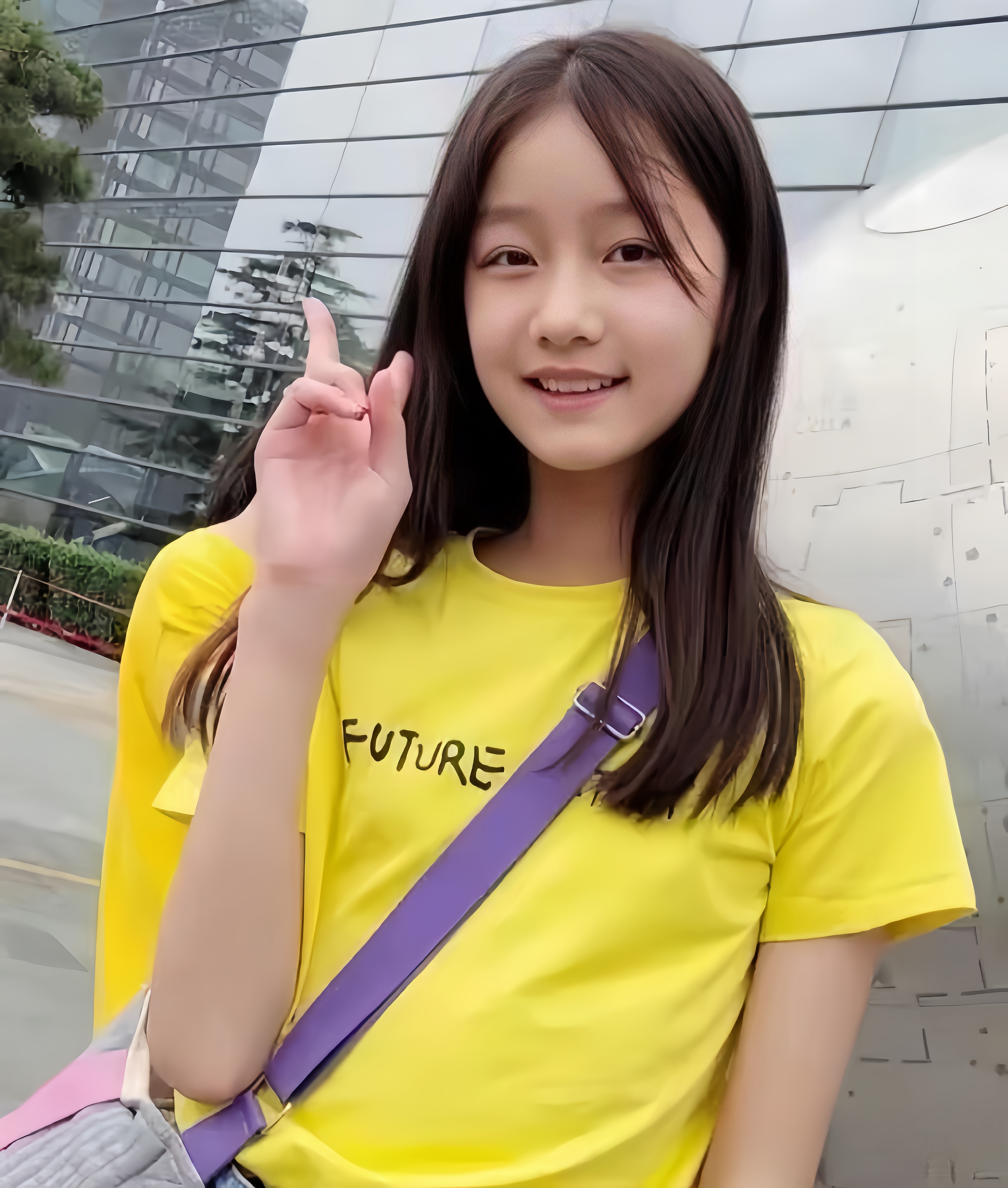 他就是小四月没想到一转眼已经16岁在校成绩优异才华洋溢学习成绩