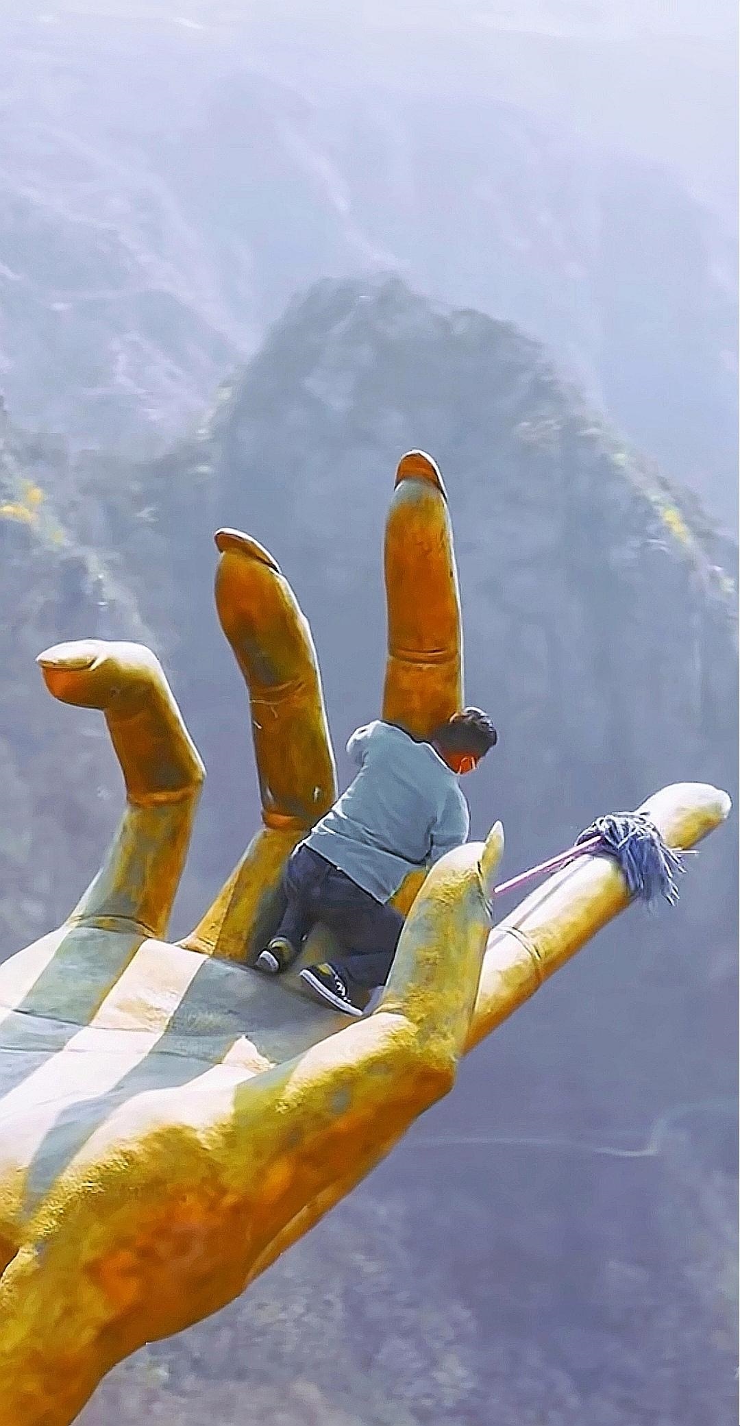 工作不分高低,这位大叔真的是艺高人胆大,这没有一份诚挚的心,加上一