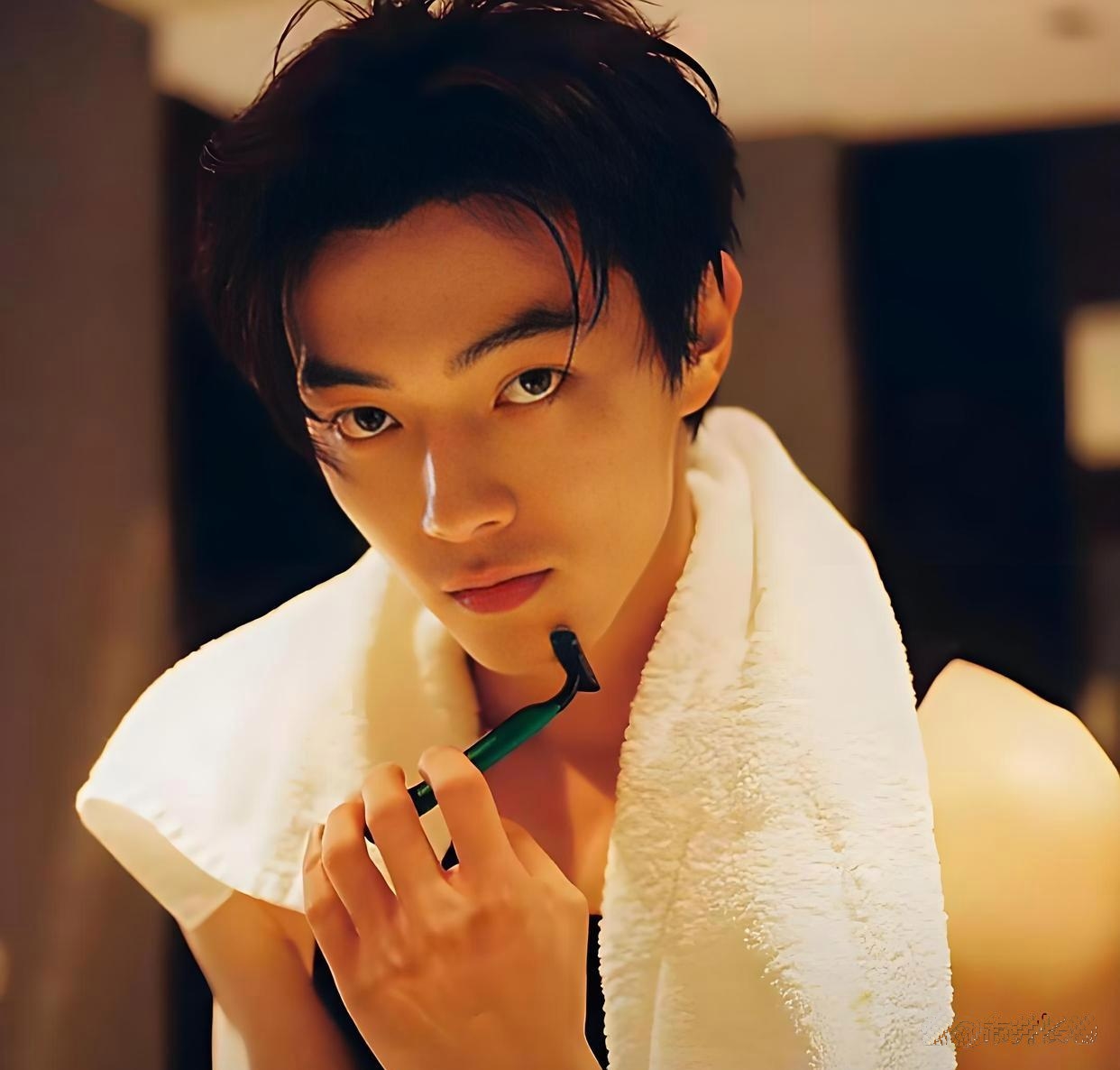 当红小花白鹿,虞书欣,田曦薇,吴谨言,实力大花杨紫,景甜,杨幂等都与他