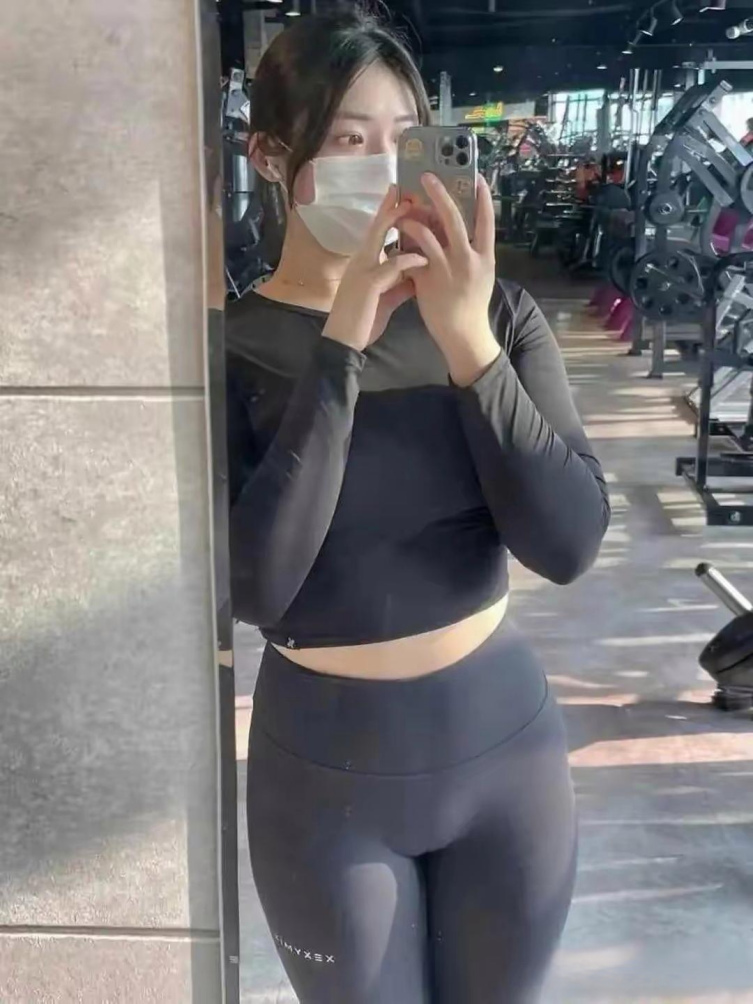 小姐姐,你们是不是也好奇,我们这些"微胖界的小太阳"是如何在健身房里