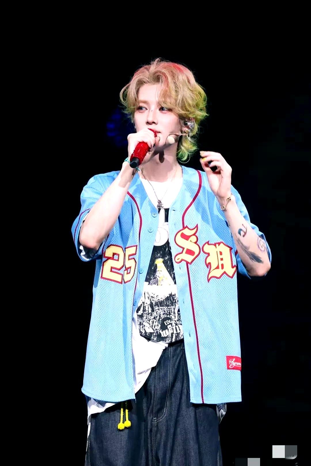 鹿晗青岛演唱会真的有个小细节太戳我了我都要哭死了