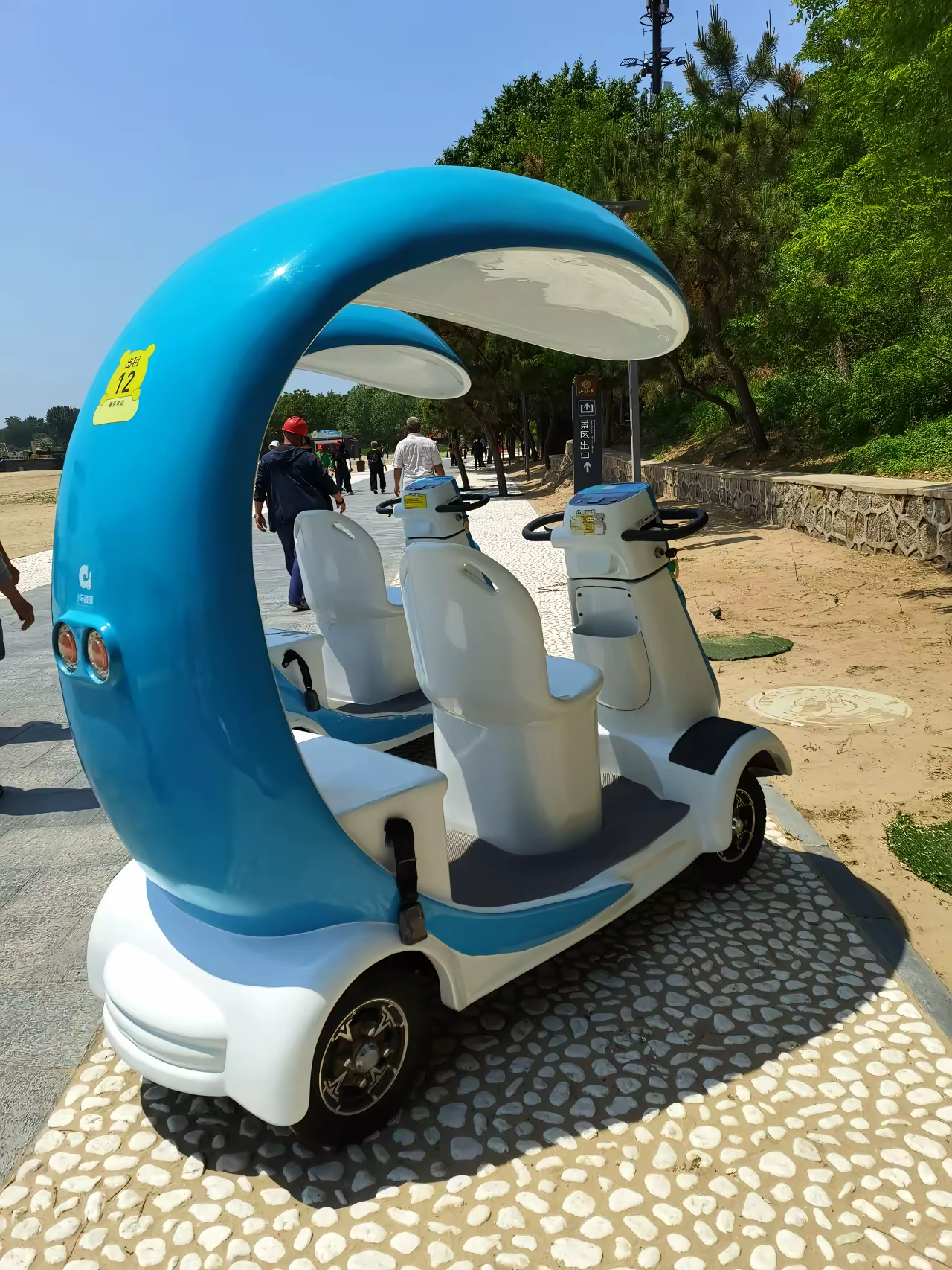 如果用这种电瓶车接送小孩上学放学,一定很拉风?