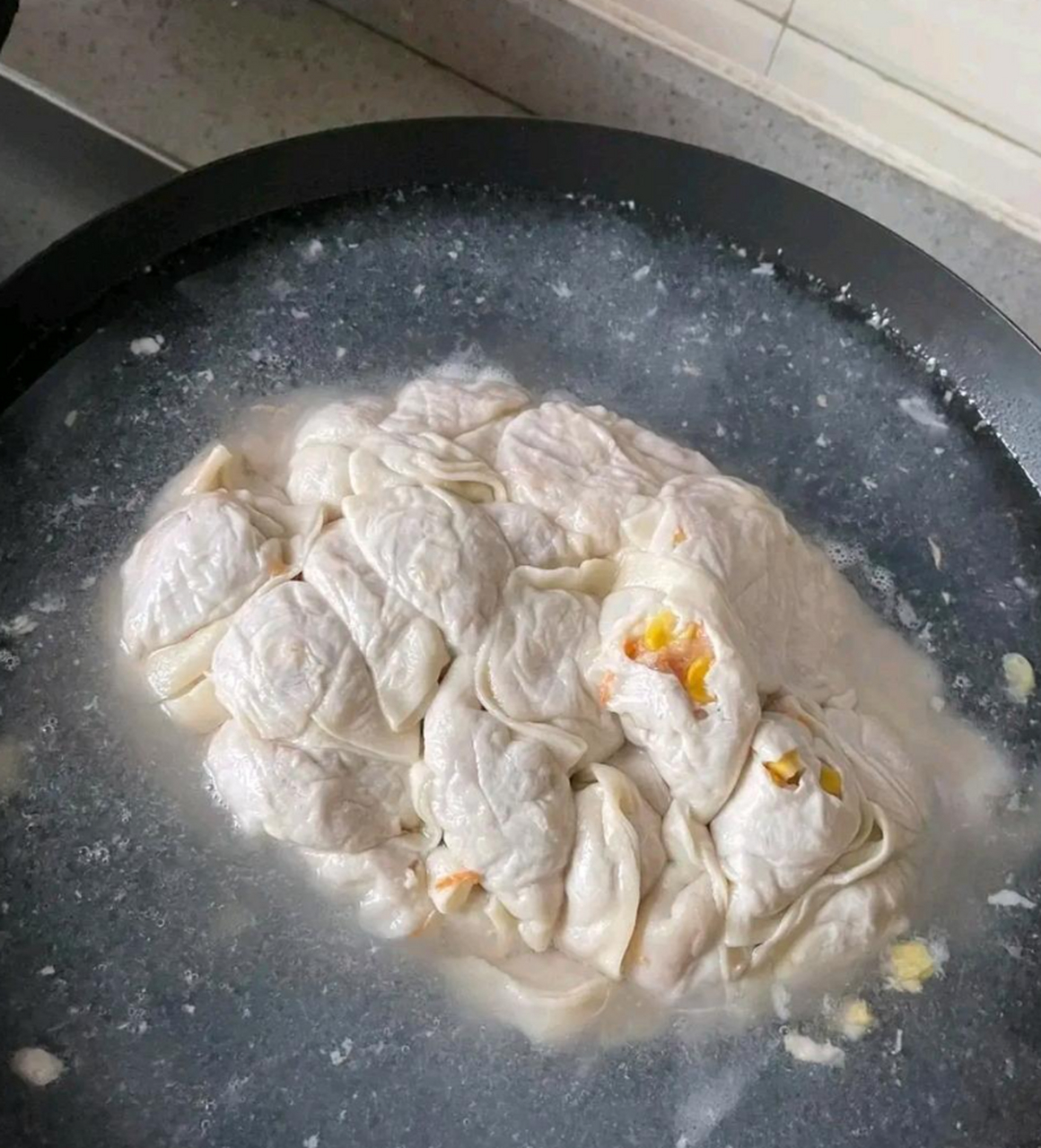 谁跟我说的冷水能解冻,这些饺子都煮烂了