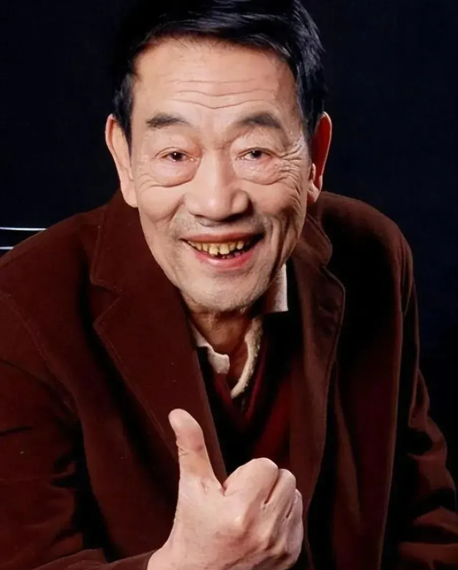 天津曲艺圈里,他是个响当当的名字,多少人听着他的相声长大,侯宝林,赵