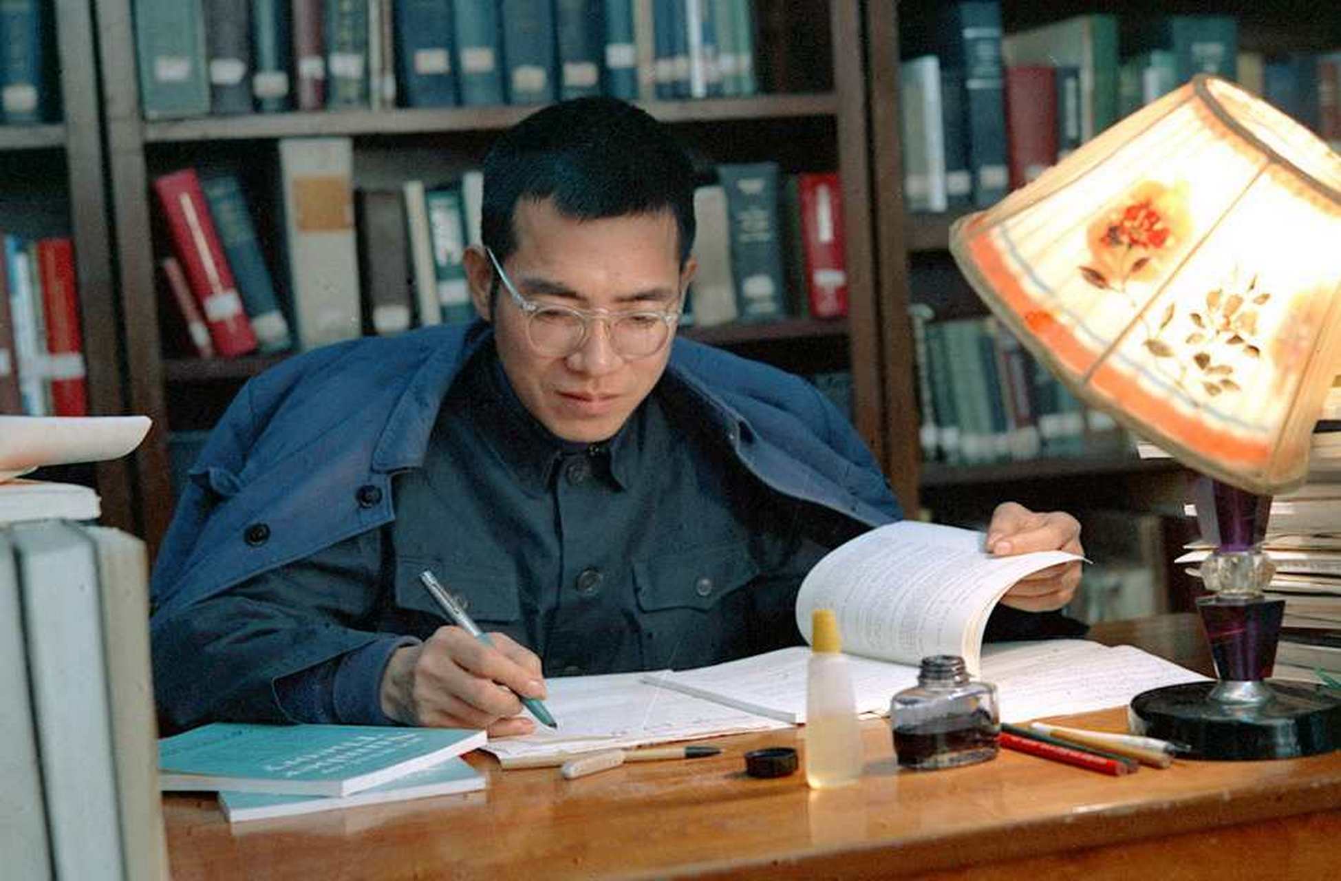 "谁知,陈景润的一句话,女军医立即点头答应.