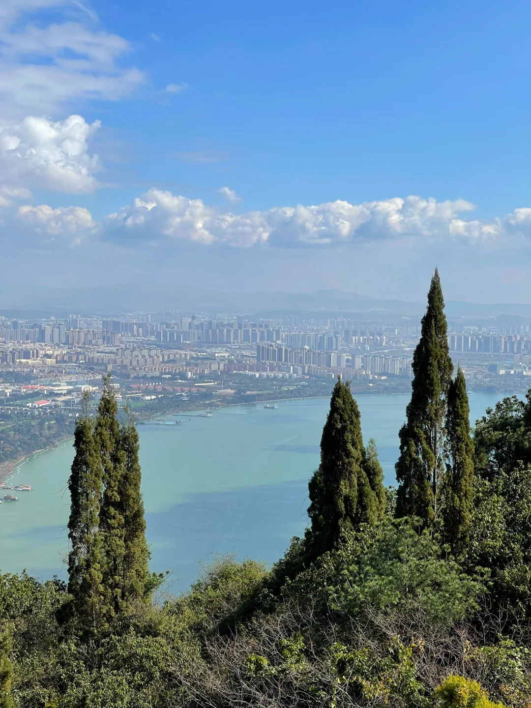 来昆明,西山风景区到底值不值得去 答案是肯定的 两段不同的索道让小