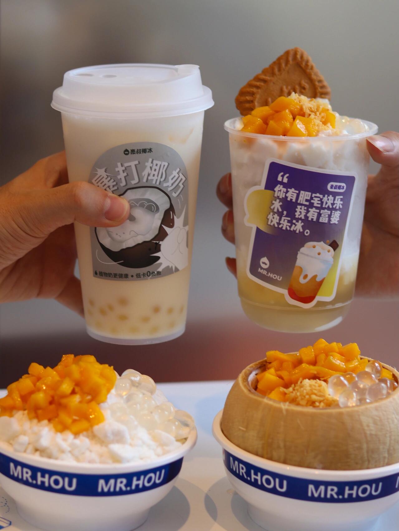 他家主打各色椰子制品听朋友介绍说这是她吃过坠原汁原味坠浓郁的椰冰