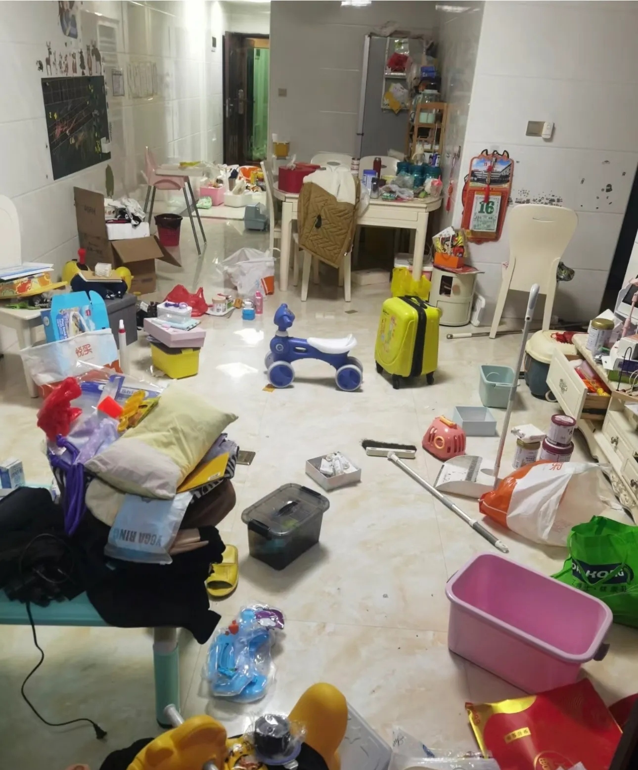 我每天都要收拾,但家里还是一团糟