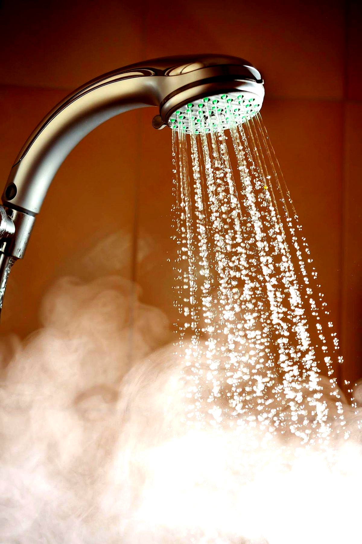 也有点反感. 她可能是在老家生活习惯了,不用锁门