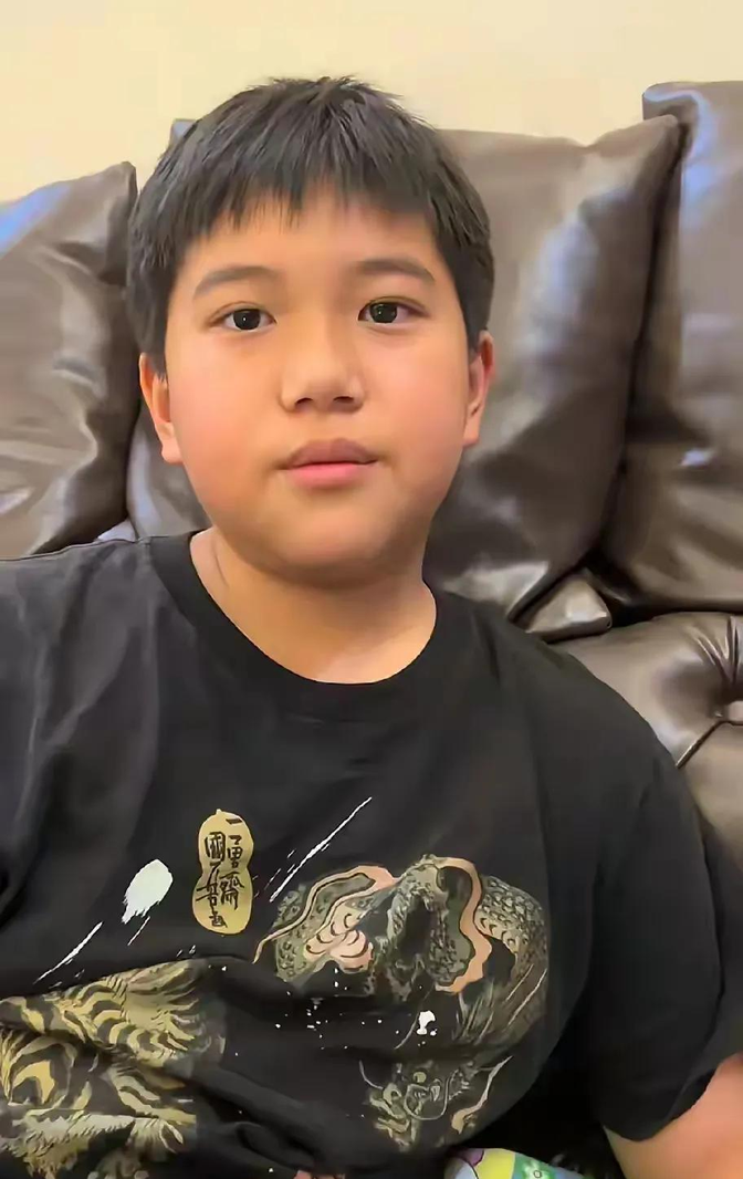 网上那个坐后备箱儿子的亲妈,假如是当时你就是车里的一员,你会让谁去