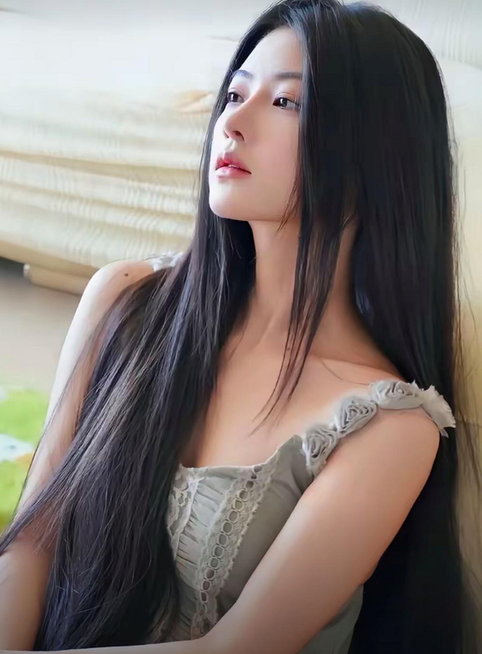 气质高冷的黑长直女神