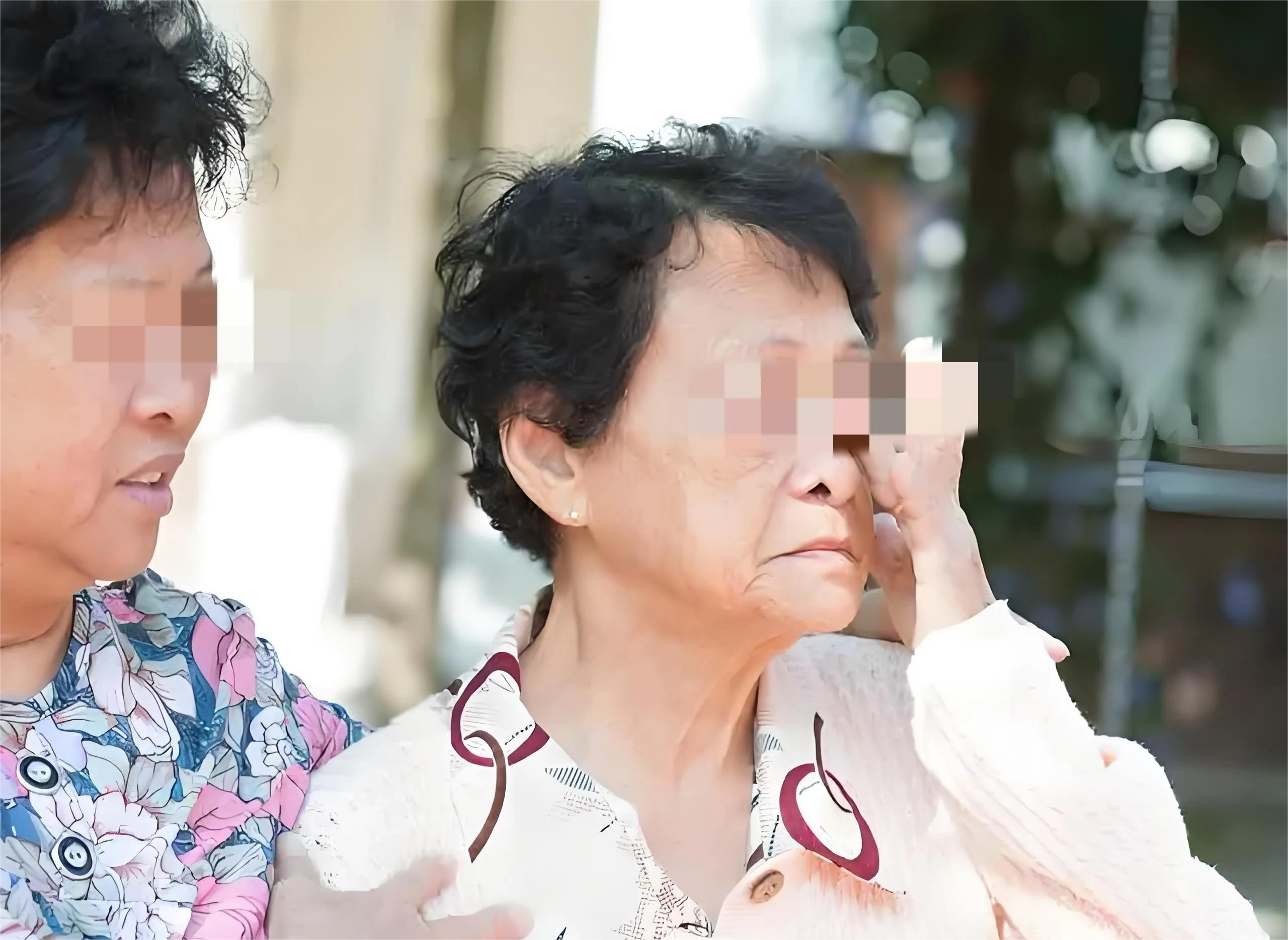 她去取钱,被银行打发到公证处,然后又被公证处,踢