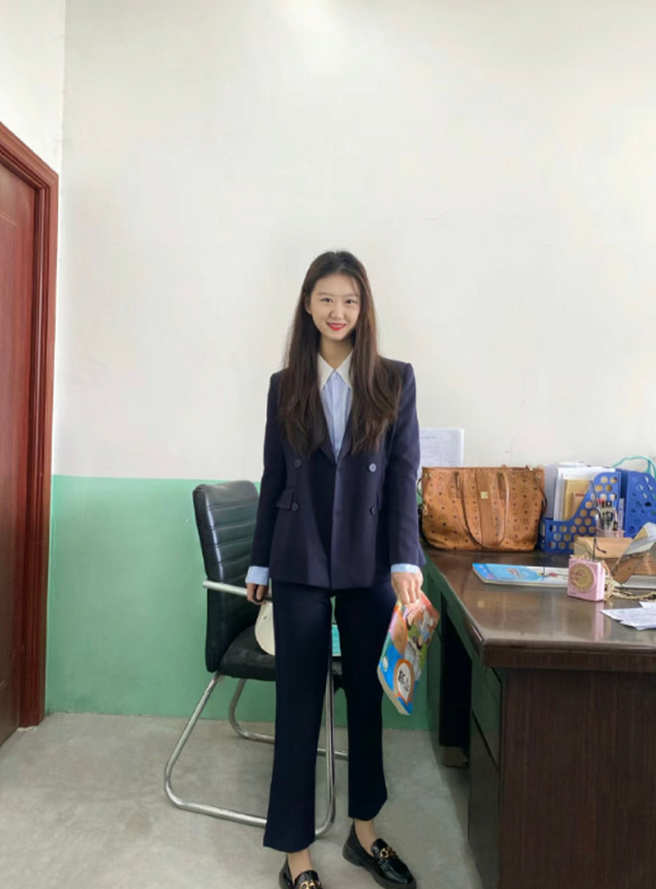 女教师 日常穿搭对应着装要求!
