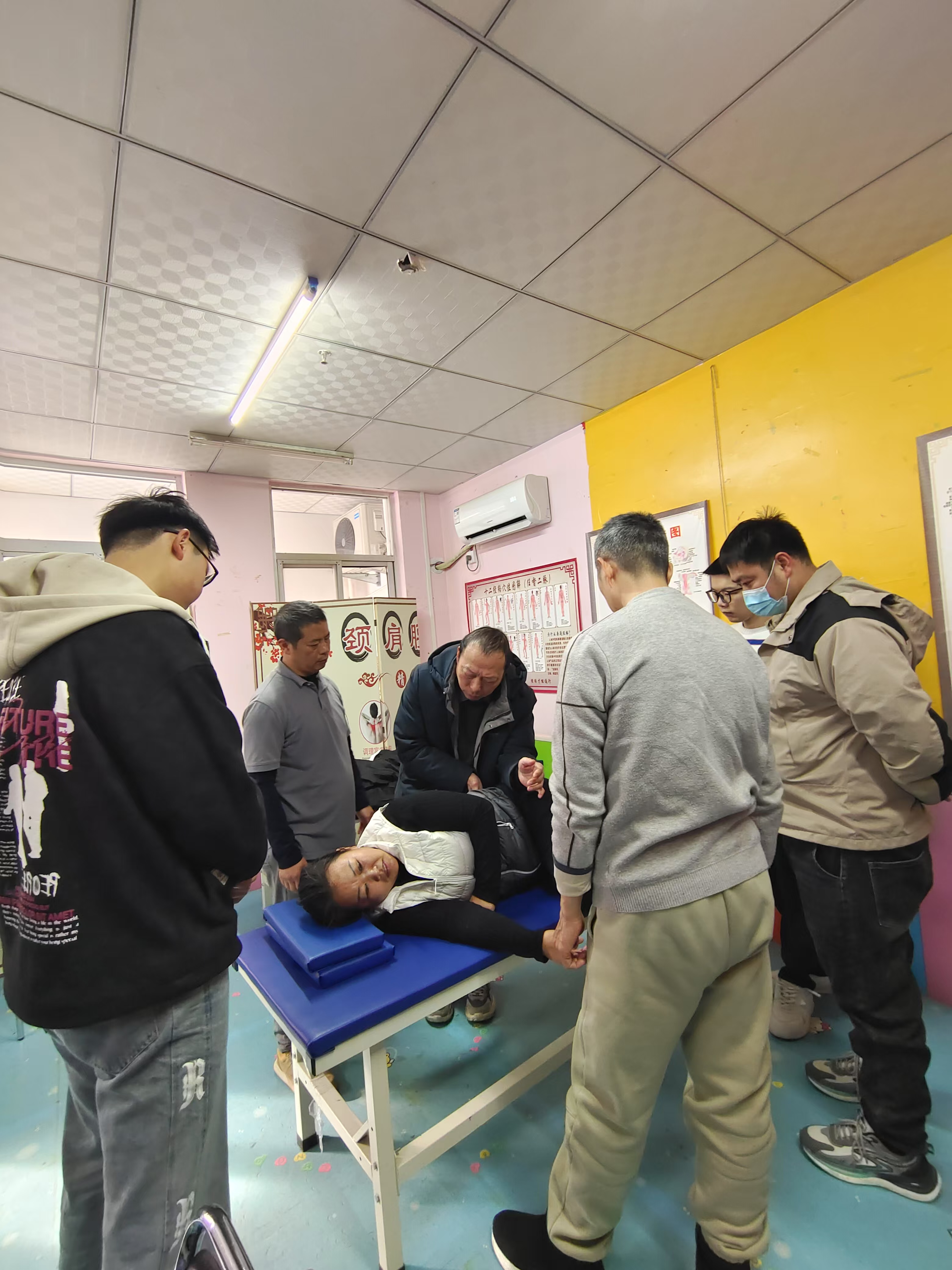 技术学校哪家好 南阳市民探亲期间体验中医显奇效