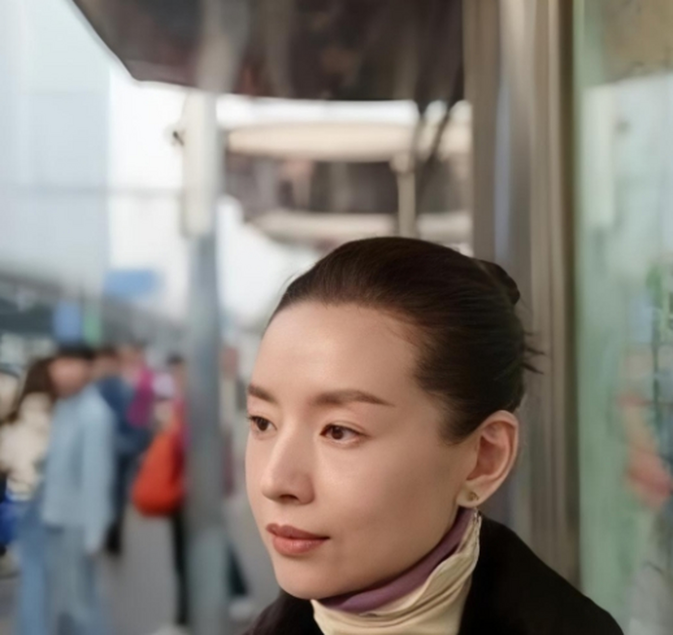 董洁自从跟那个丑人亲上后变得越来越老太太样了