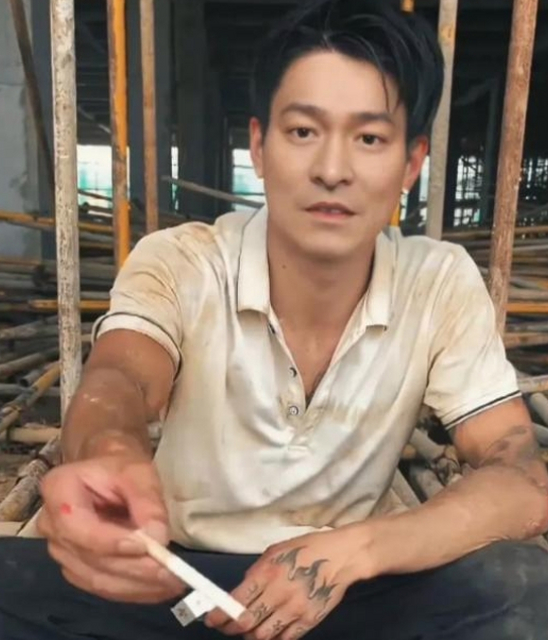 刘德华小时候也很穷的,现在所有成就是努力做出来的