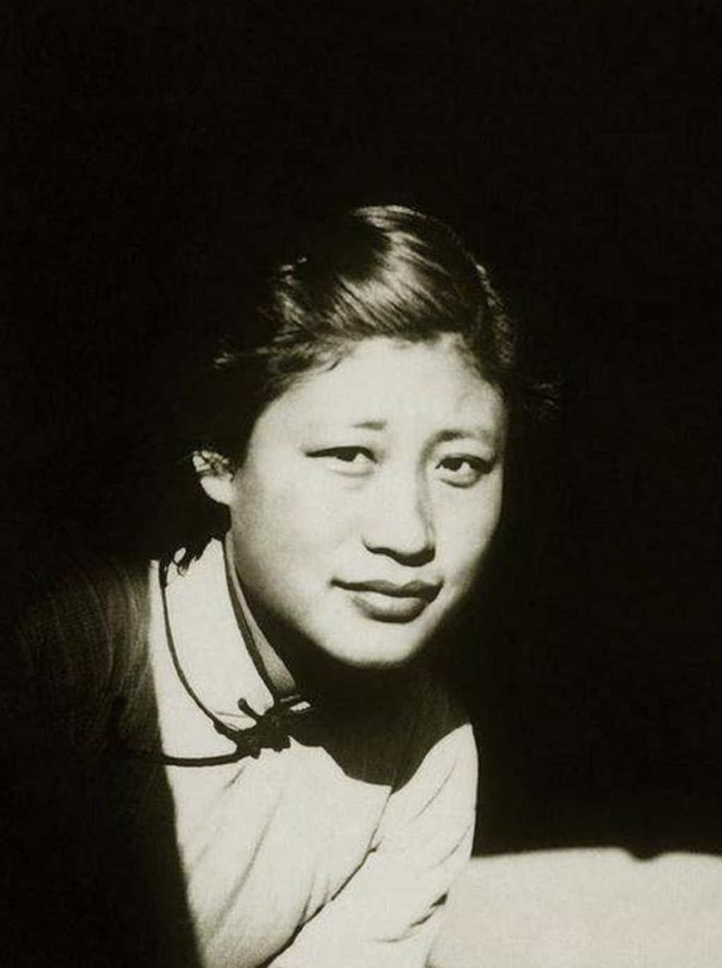 后与李又兰与张爱萍结为夫妇,育有三子一帕趵挤 年轻图片郑丽文三子一