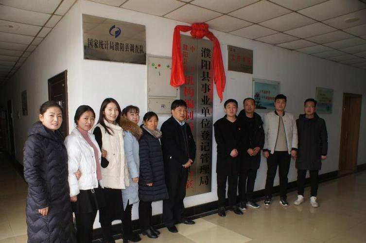 表妹是一名初中语文教师,昨天县委办主任(表妹同学)调她去县委办公室