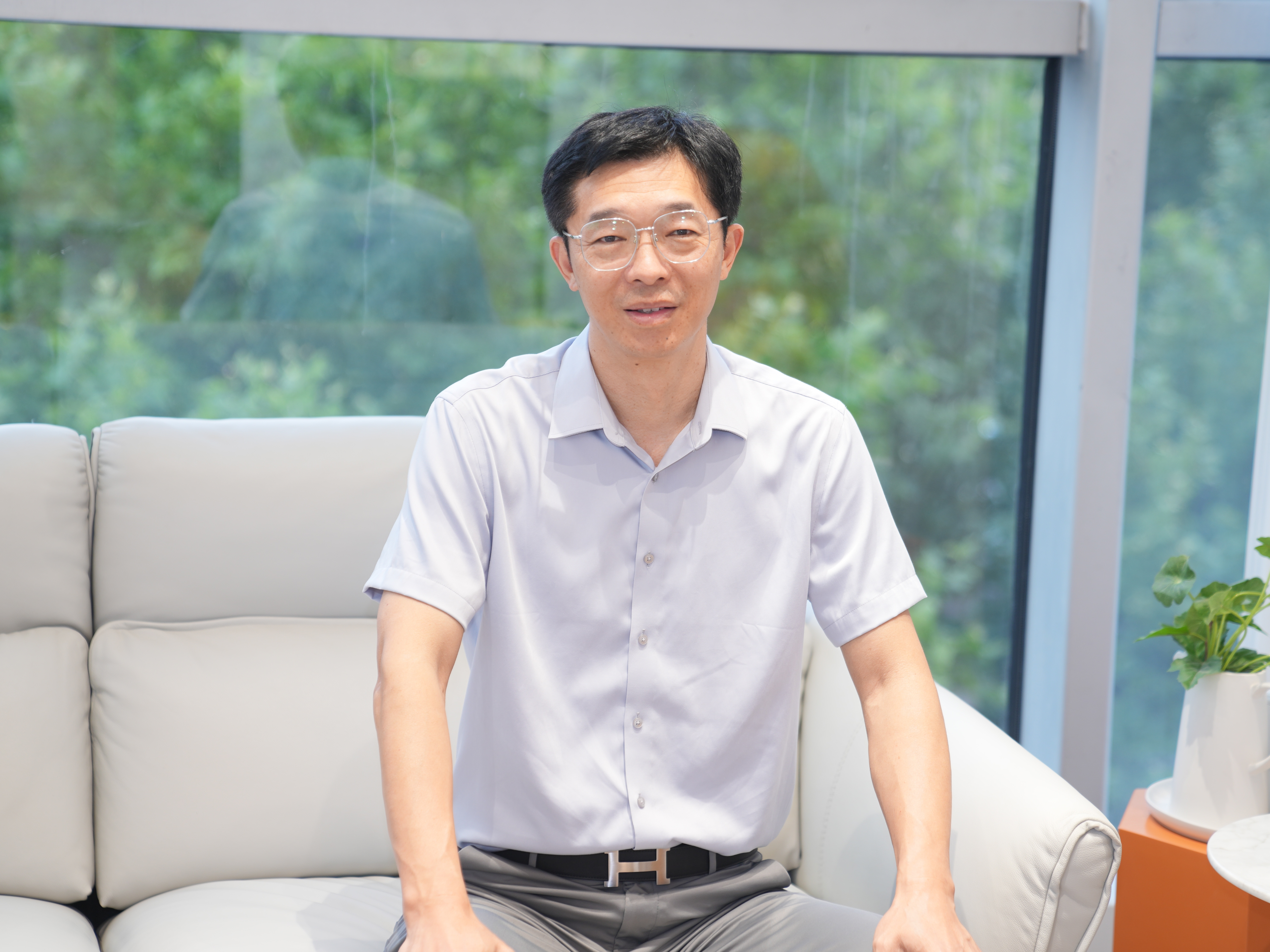 我76年生自山东,目前在郑州市第七人民医院整形外科就职