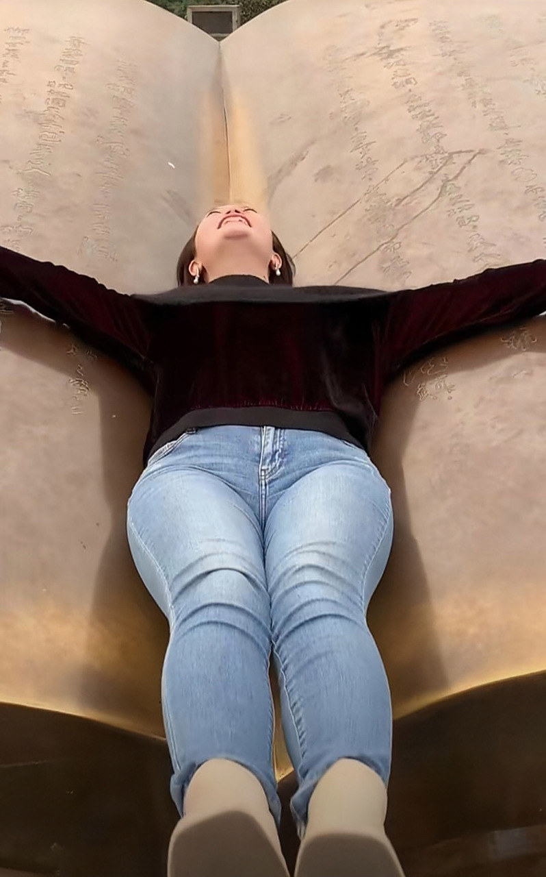 此刻,书中的颜如玉仿佛就在眼前,引人入胜