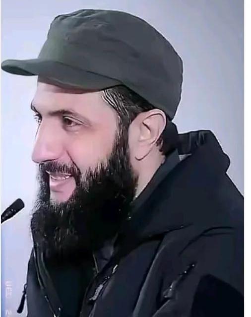 今日仔细瞧了瞧朱拉尼进入大马士革前后的对比照片,发觉确实存在些许