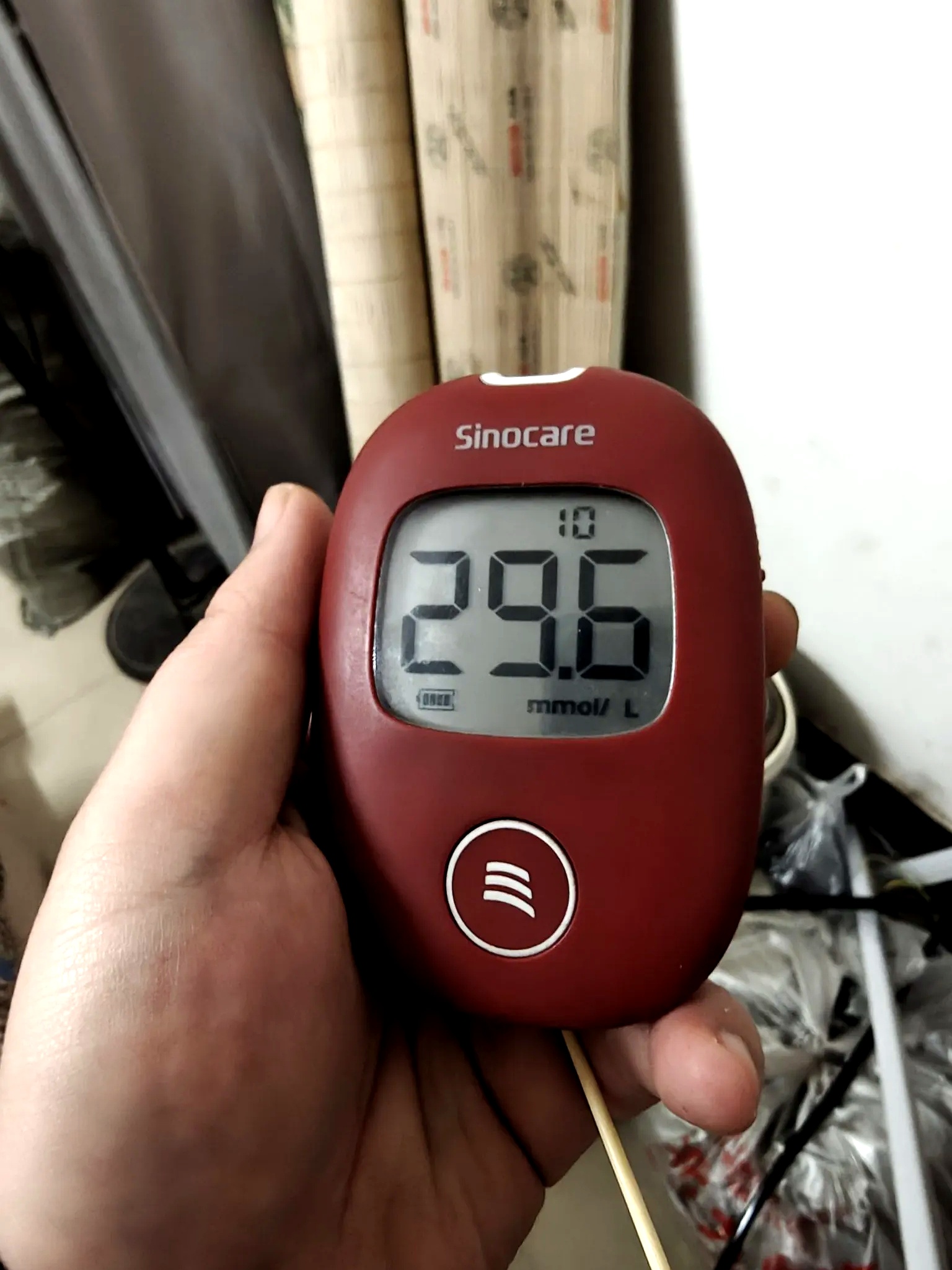 我晚饭吃了米线和肉夹馍也打了诺和锐胰岛素为了不让血糖升高我还