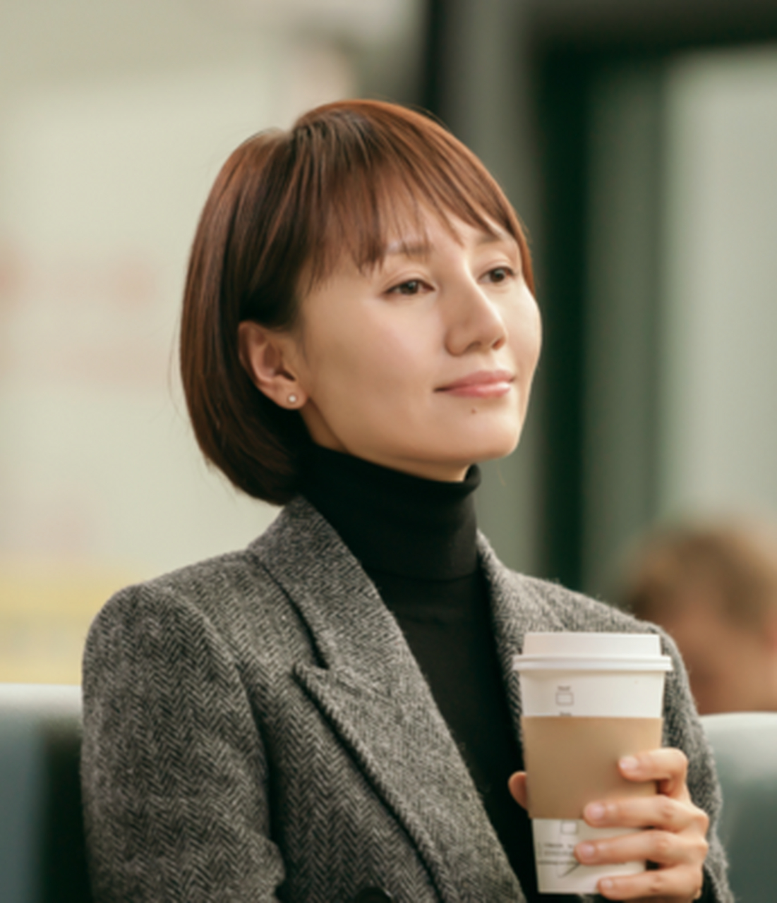 一次,主持人问46岁的袁泉:"你们夫妻的相处之道是怎么样的?