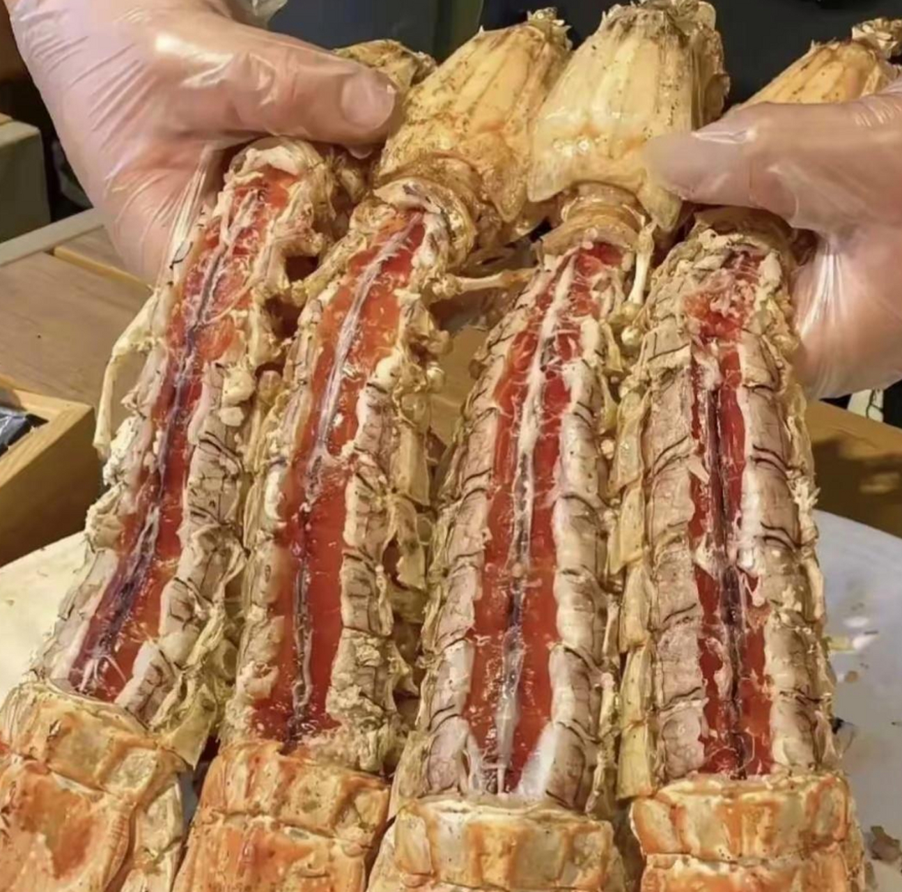 这么大的皮皮虾还是第一次见,一口下去该满足啊?