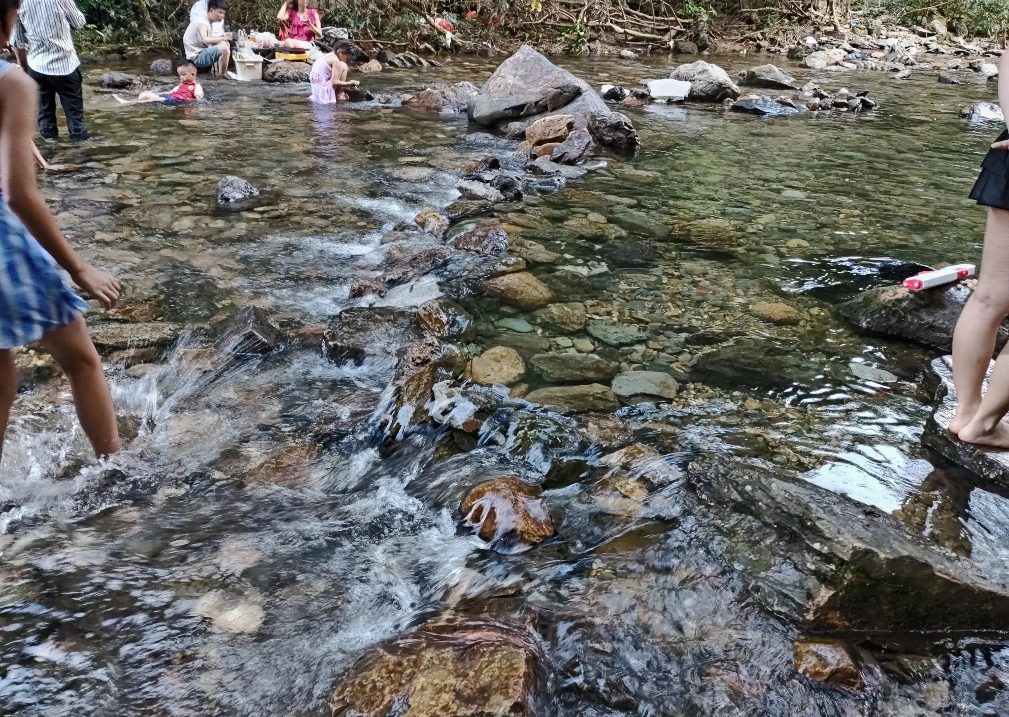 那里的四星级酒店房间好便宜,只要130元一晚,像白菜价一样.