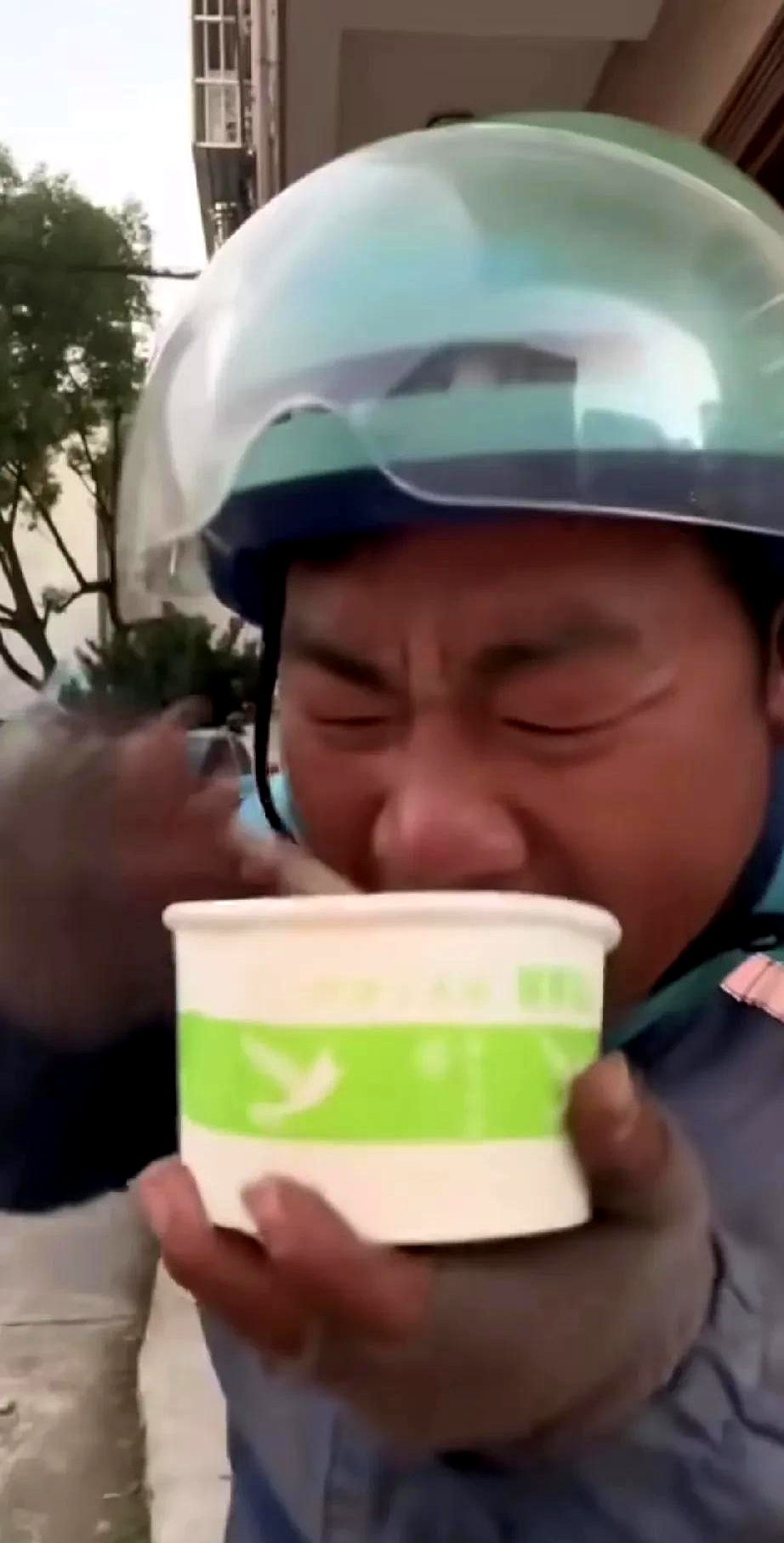 "如果再给我一次机会,我一定会把书读烂,不会在十几岁的时候进入社会