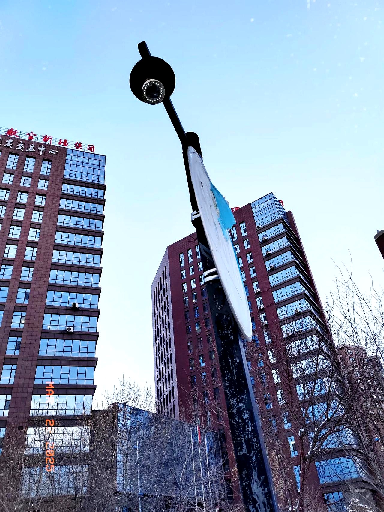 今天在街上遇见了以前的一个同事,八零后的精神小伙