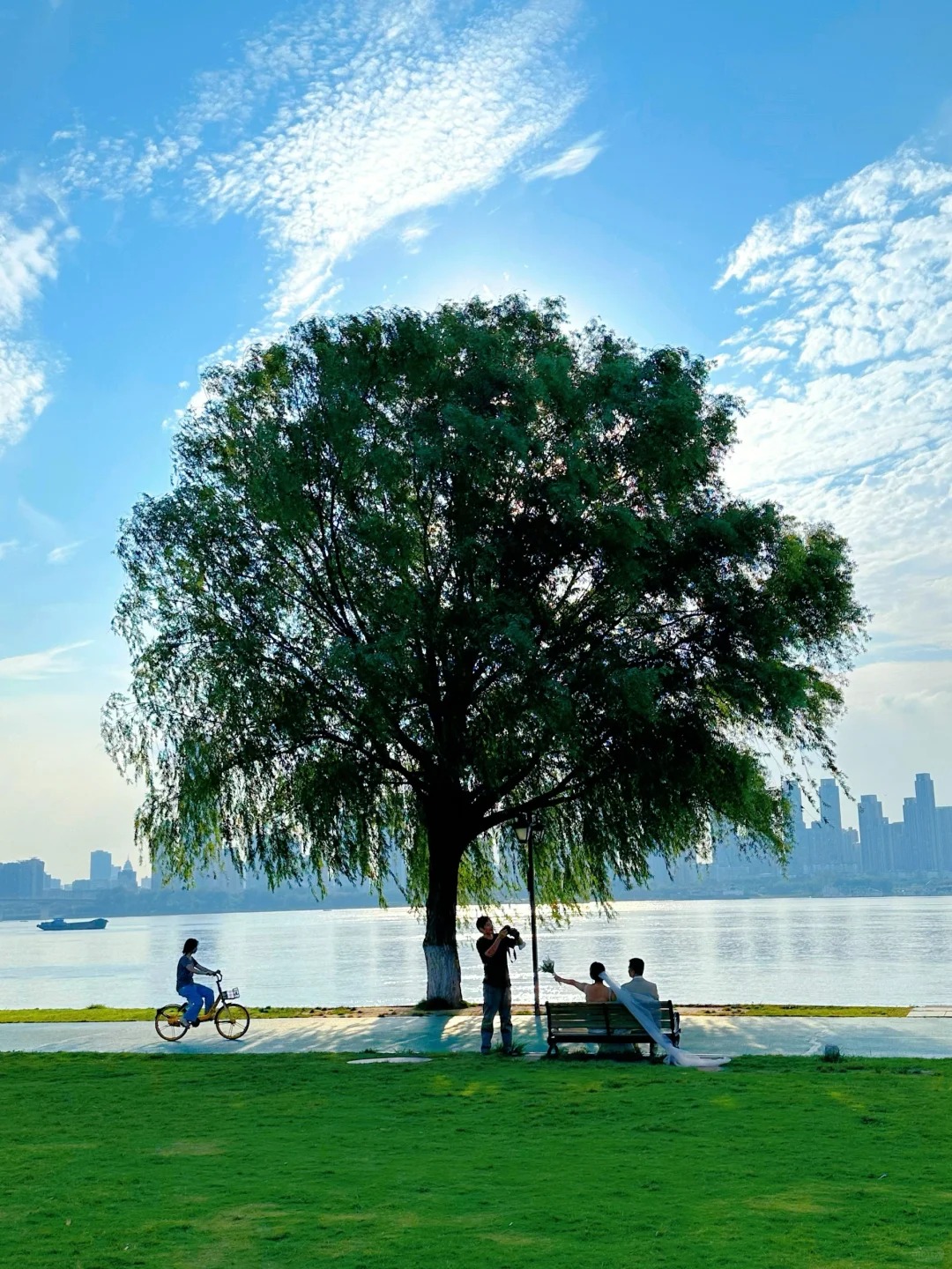 武昌江滩美景图片武昌江滩图片夏天 武汉 江滩武汉夏天纳凉高清图片