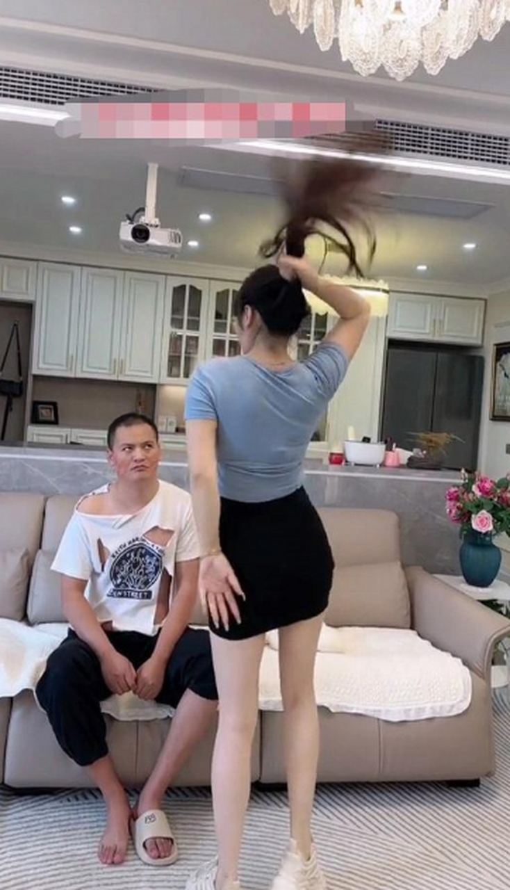 认真看,你老婆跳舞很好看的