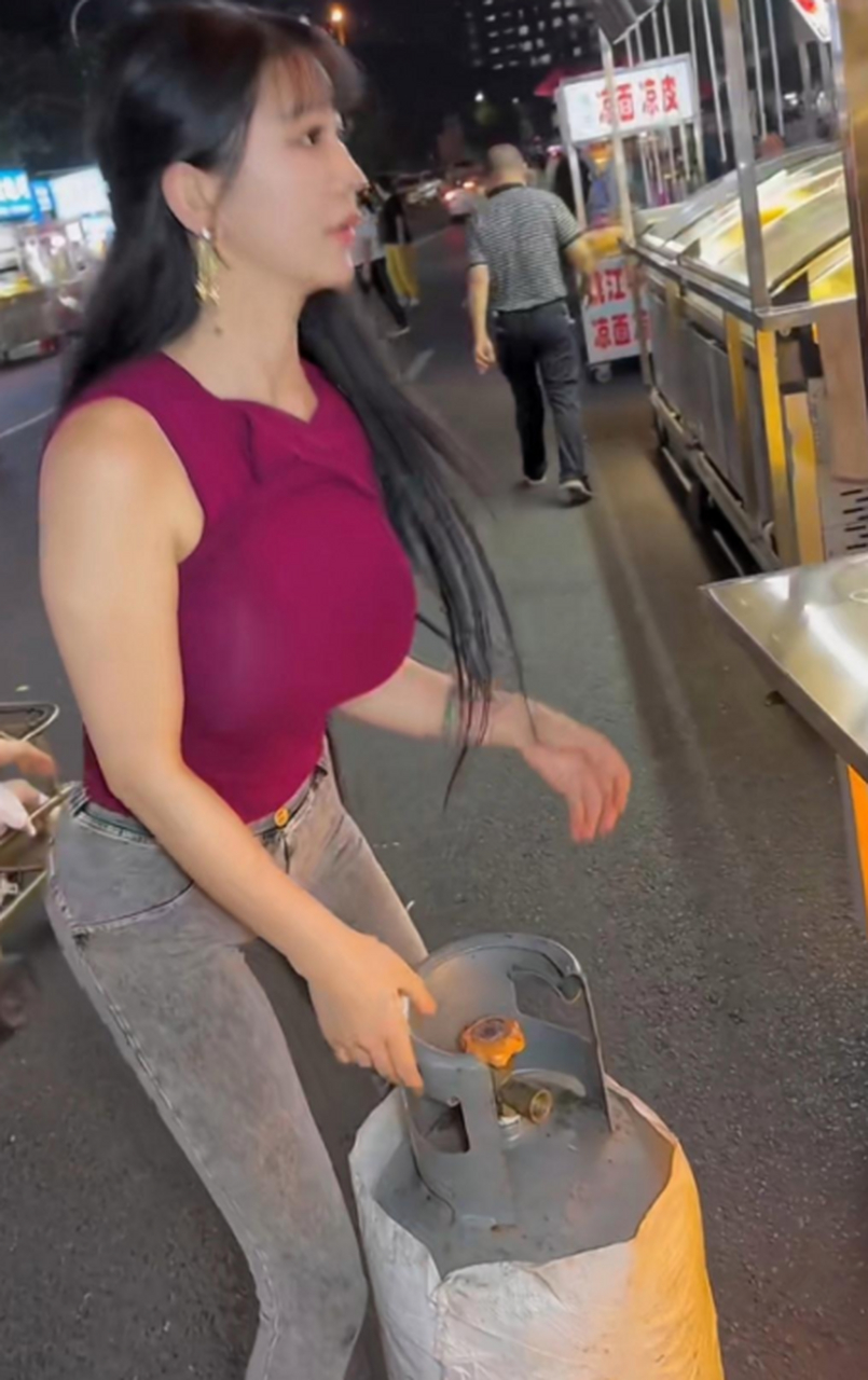 谁说女孩子拧不开瓶盖,我小姨徒手提煤气罐#动态连更挑战