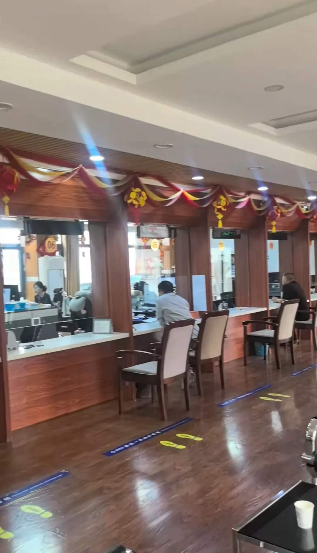 每个上规模的公司都会有财务室,但像河南矿山这样设计柜台真没几个