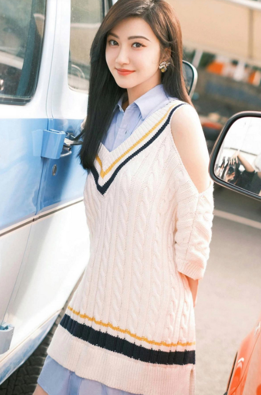 景甜看上去十分清纯唯美,跟我们大学时期的校花一样美