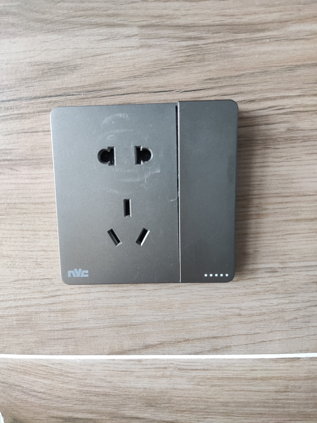 雷士开关插座怎么样?